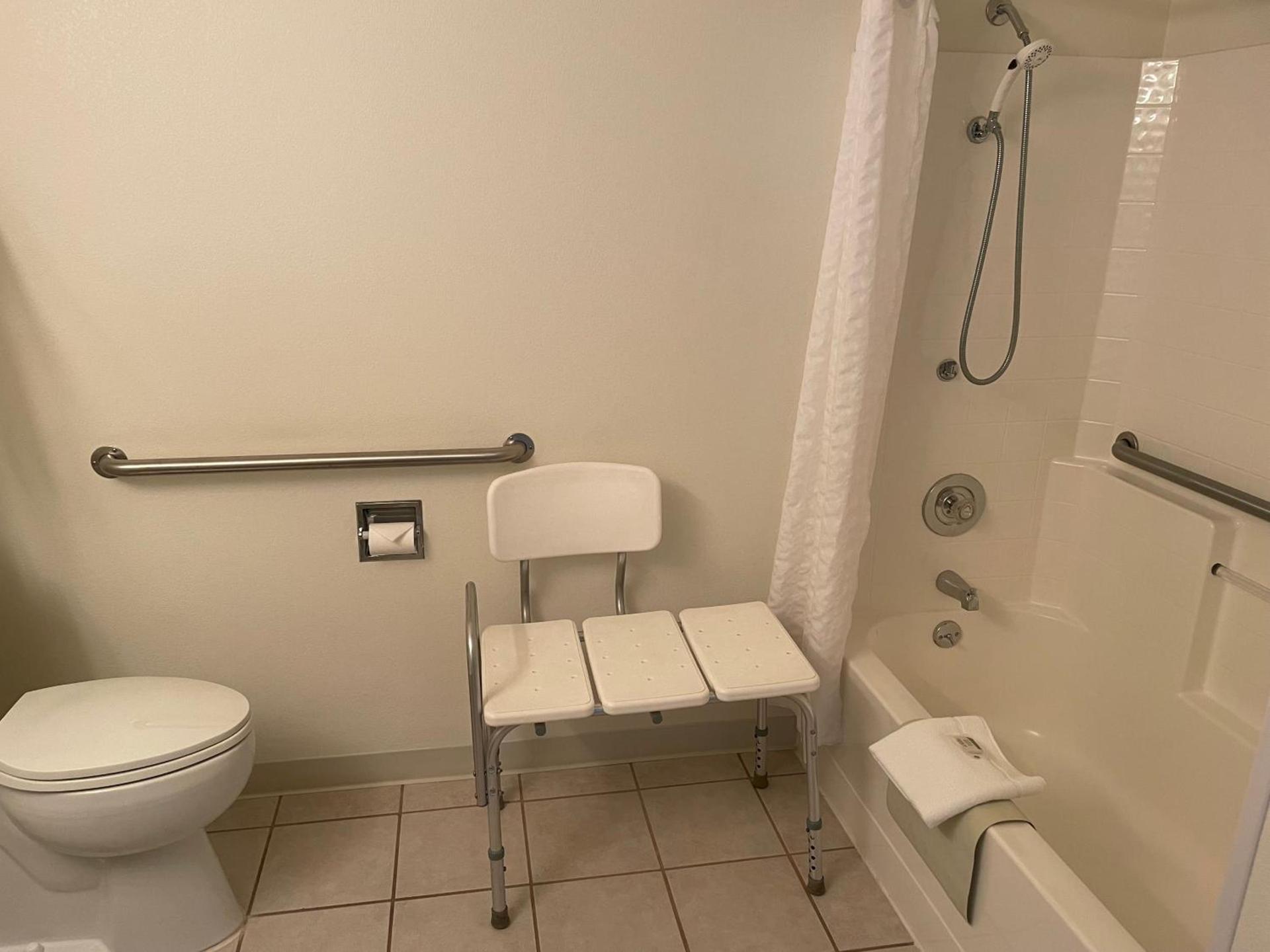 Super 8 by Wyndham Montpelier - Bear Lake photo 16