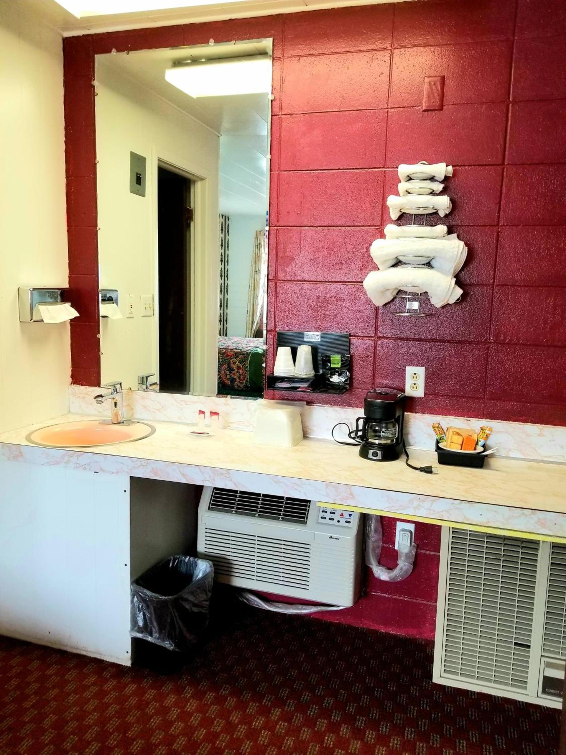 Town House Motor Inn photo 19