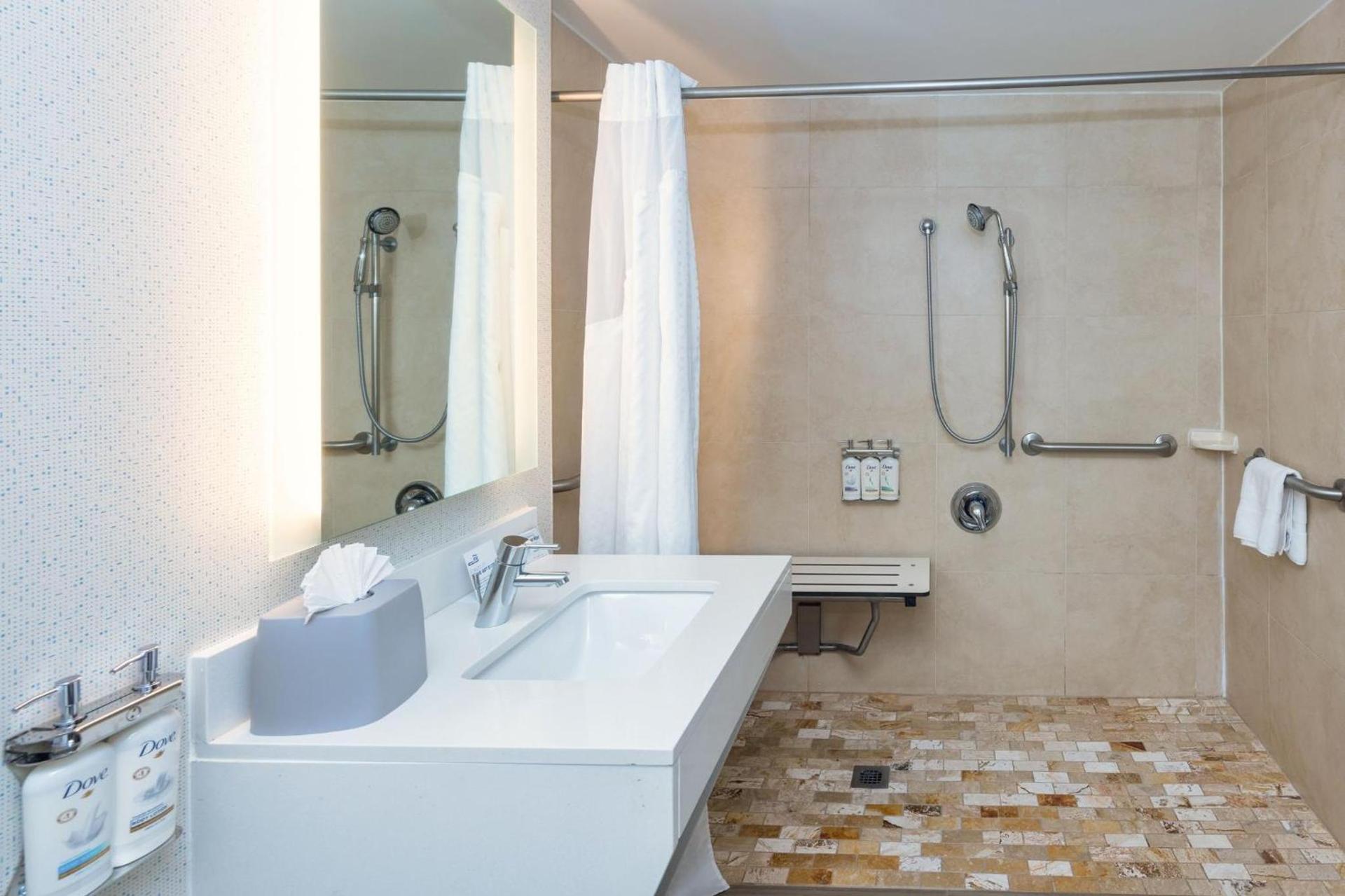 Holiday Inn Express Boston - Saugus by IHG photo 28