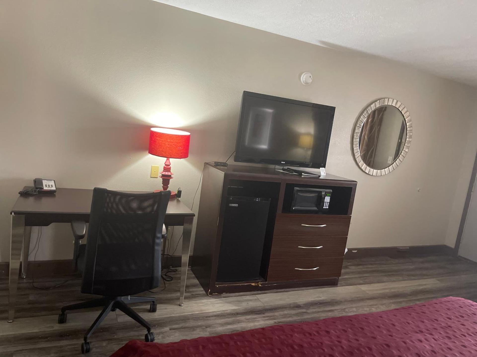 Royal Inn & Suites photo 10