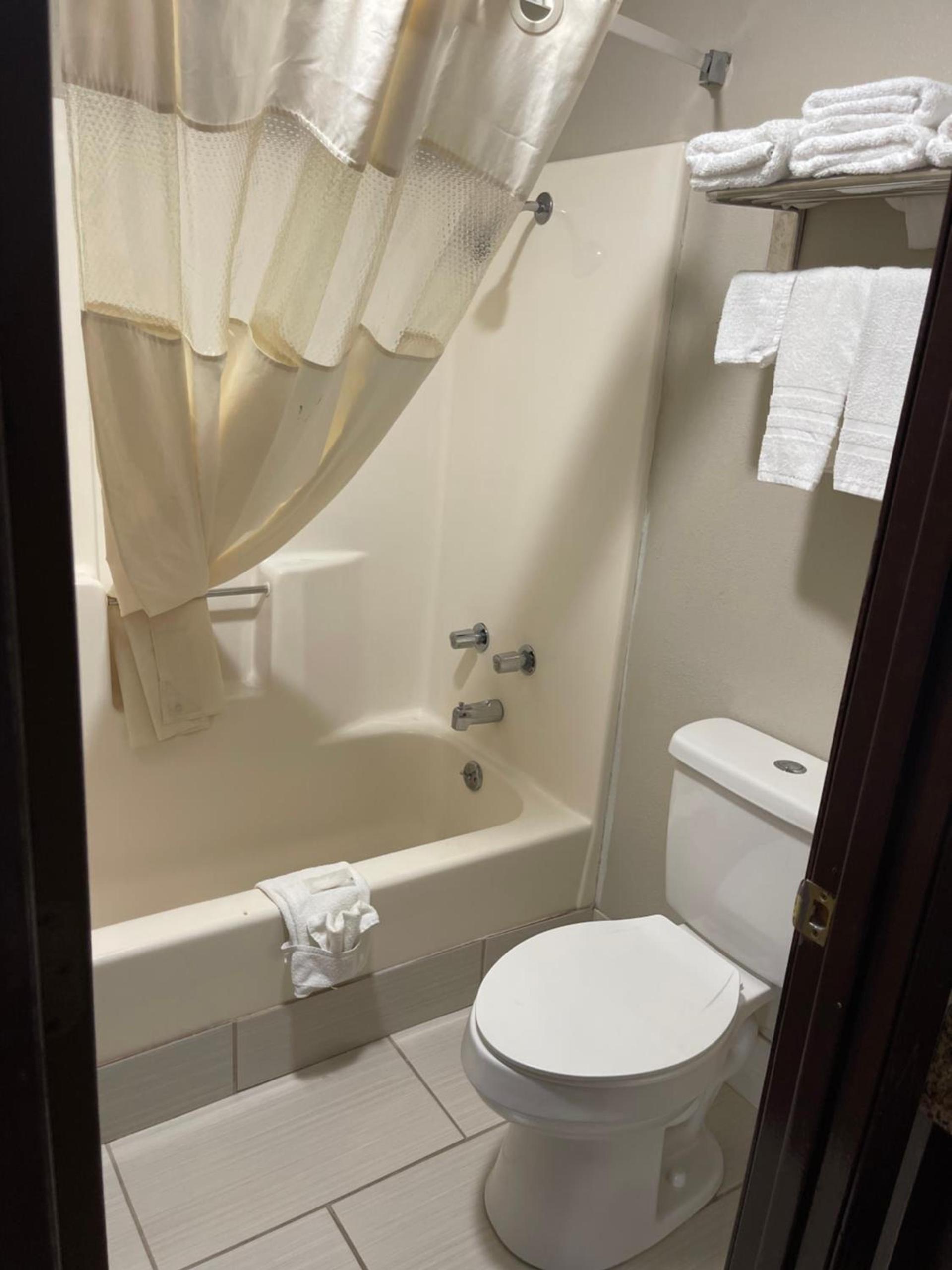 Royal Inn & Suites photo 4