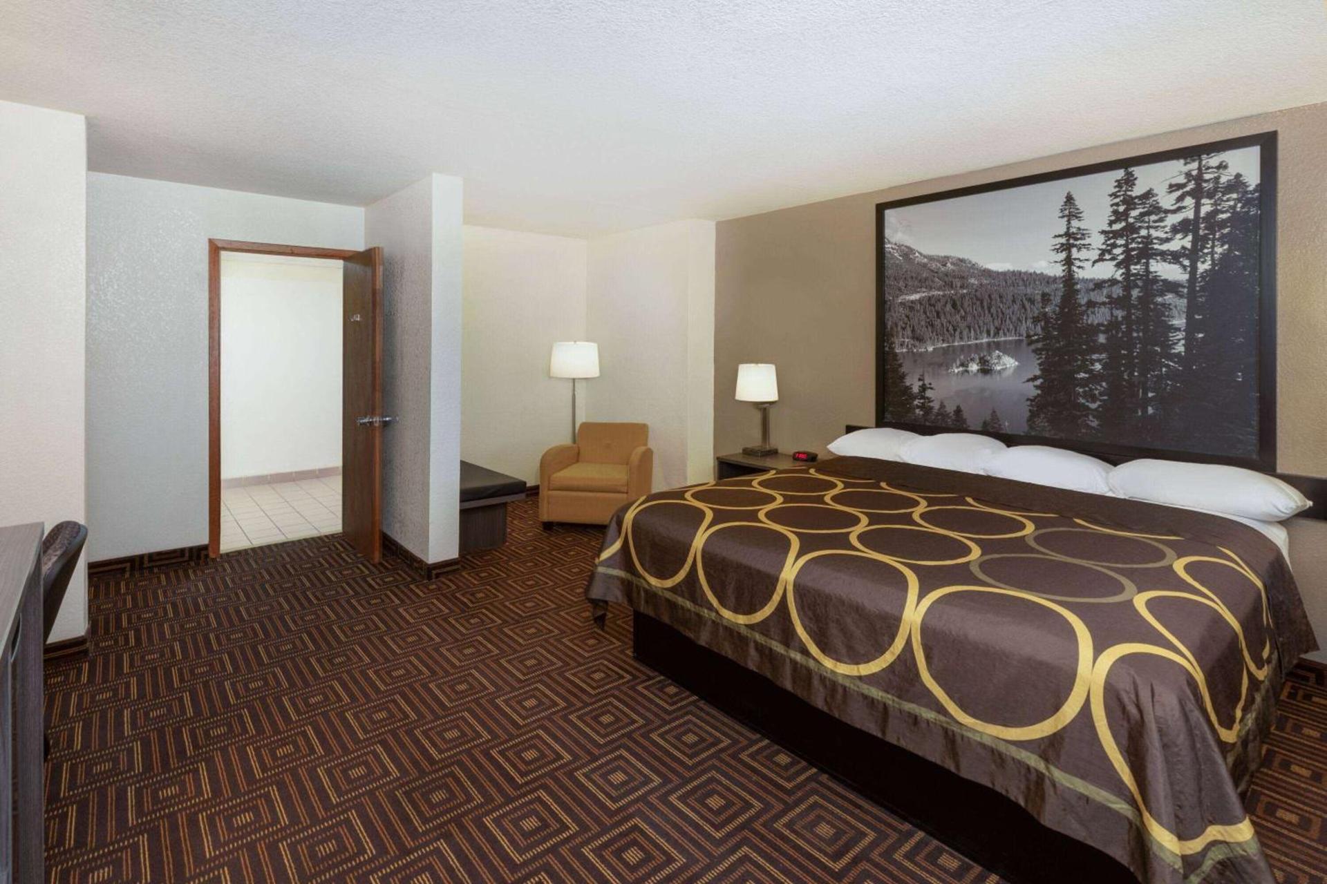 Super 8 by Wyndham Seguin photo 14