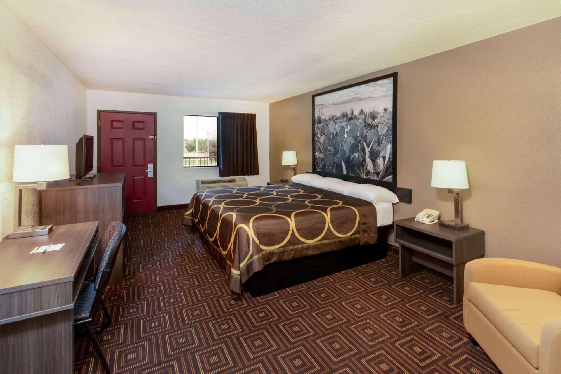 Super 8 by Wyndham Seguin photo 17