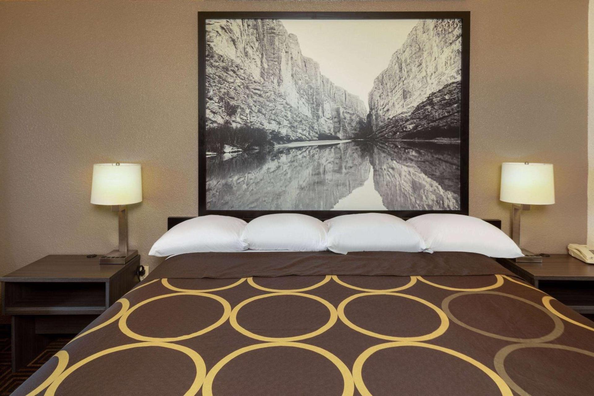 Super 8 by Wyndham Seguin photo 23