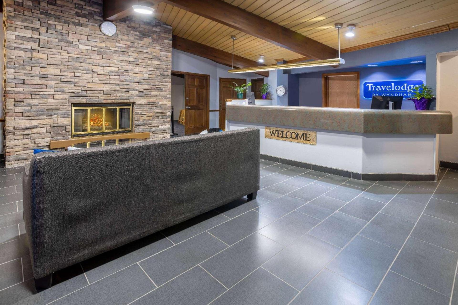 Travelodge by Wyndham Appleton photo 2