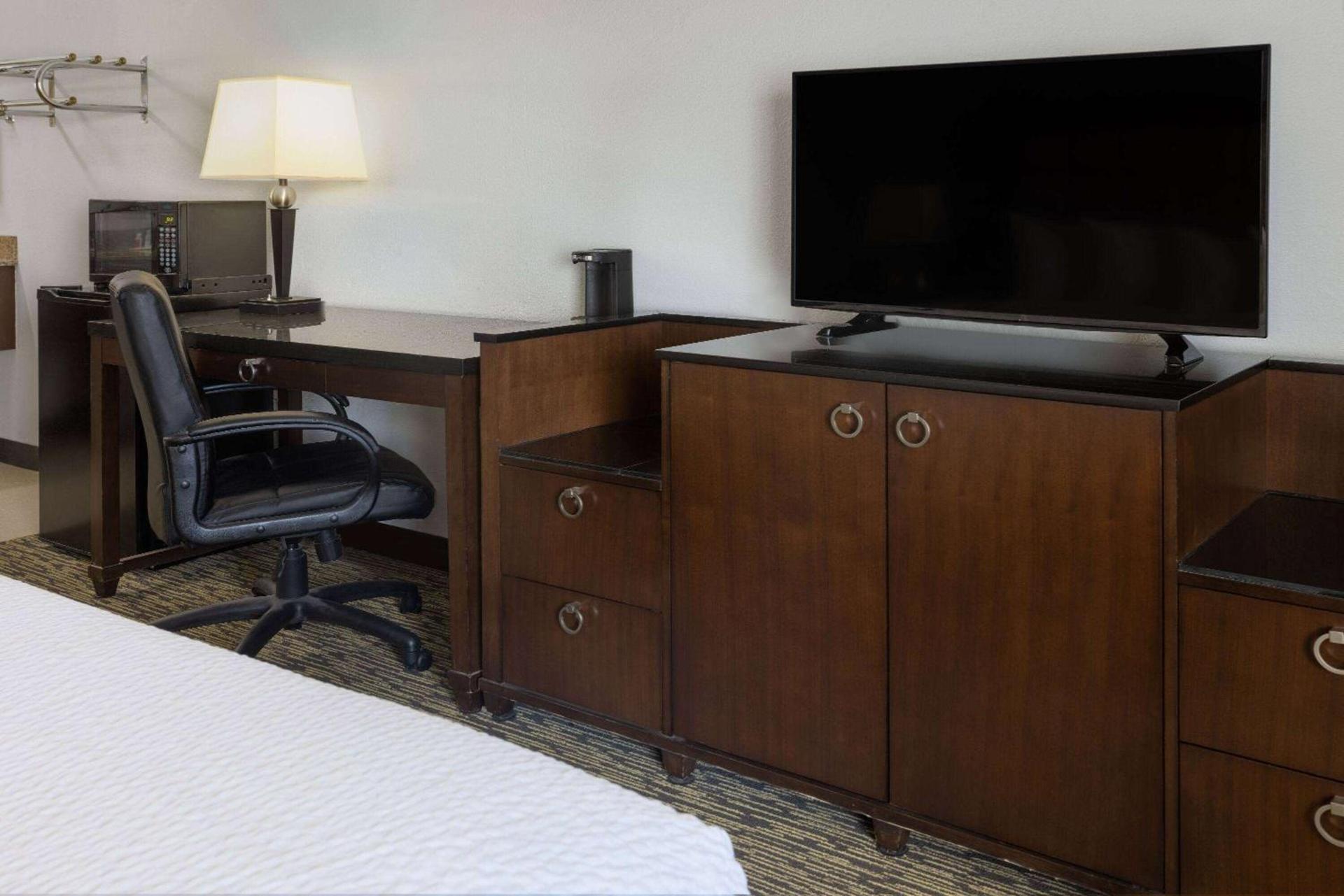 Travelodge by Wyndham Appleton photo 4
