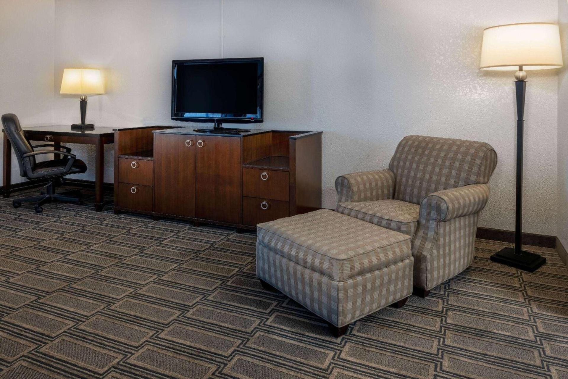 Travelodge by Wyndham Appleton photo 9