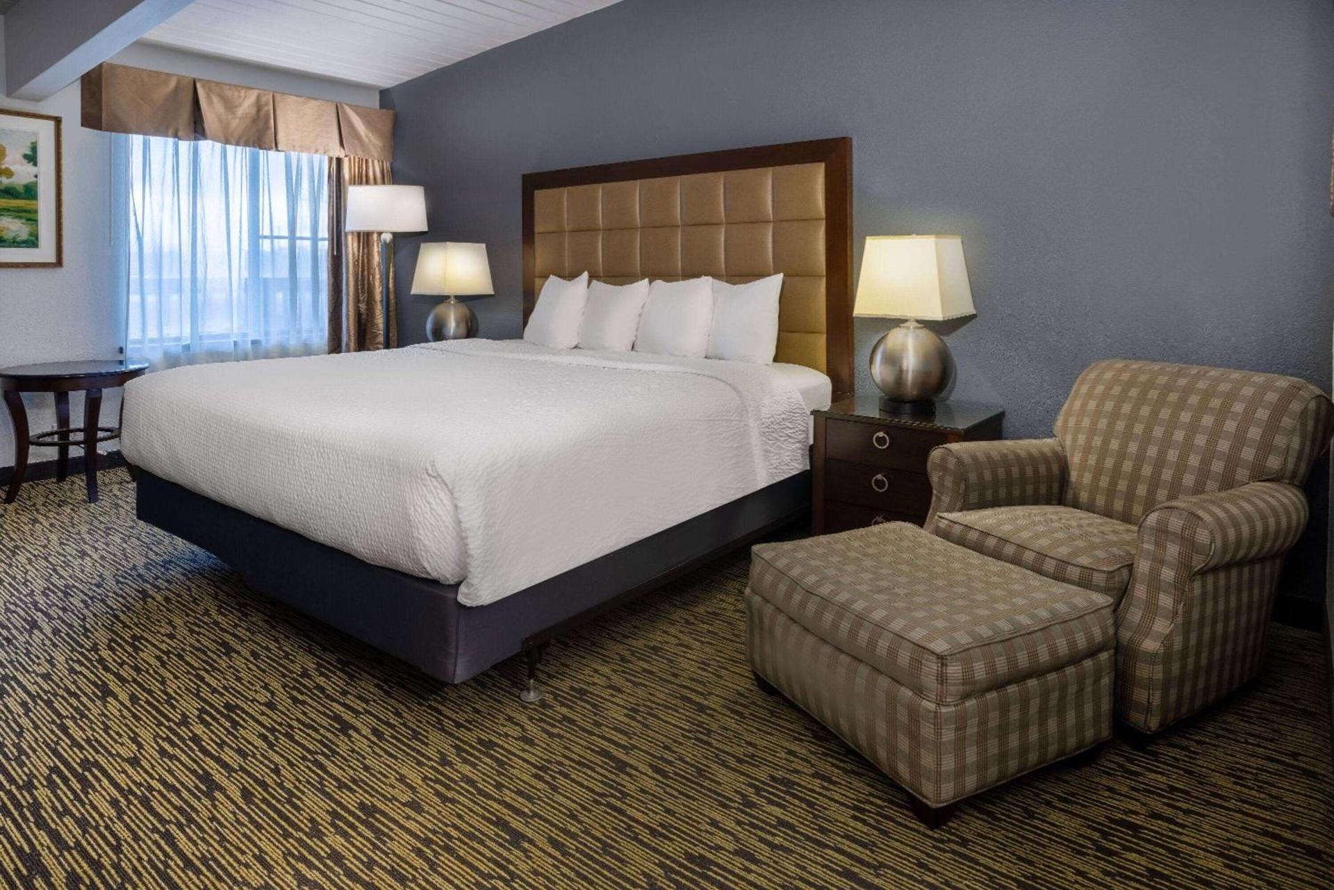 Travelodge by Wyndham Appleton photo 12