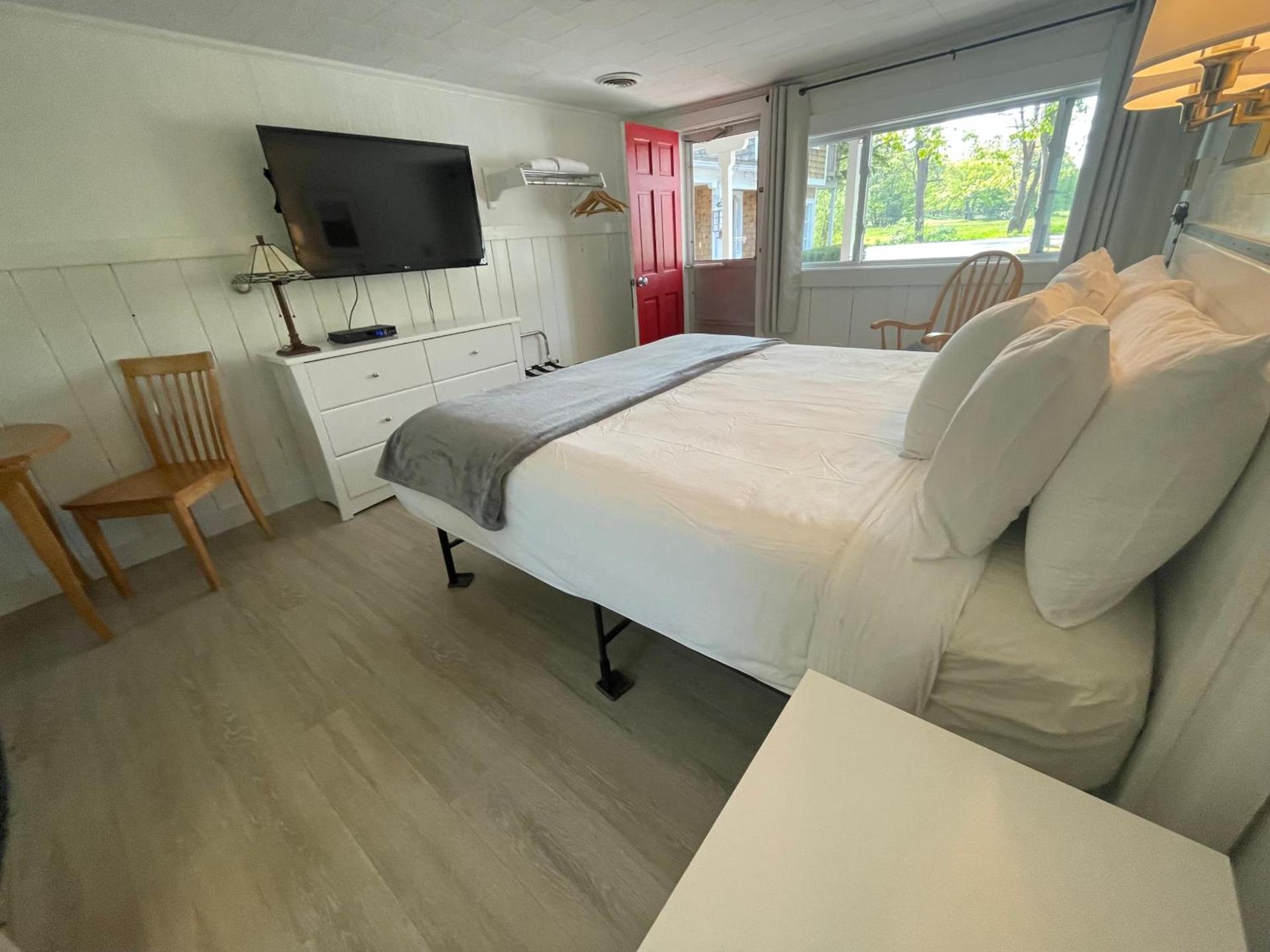 Kennebunkport Motor Lodge photo 37