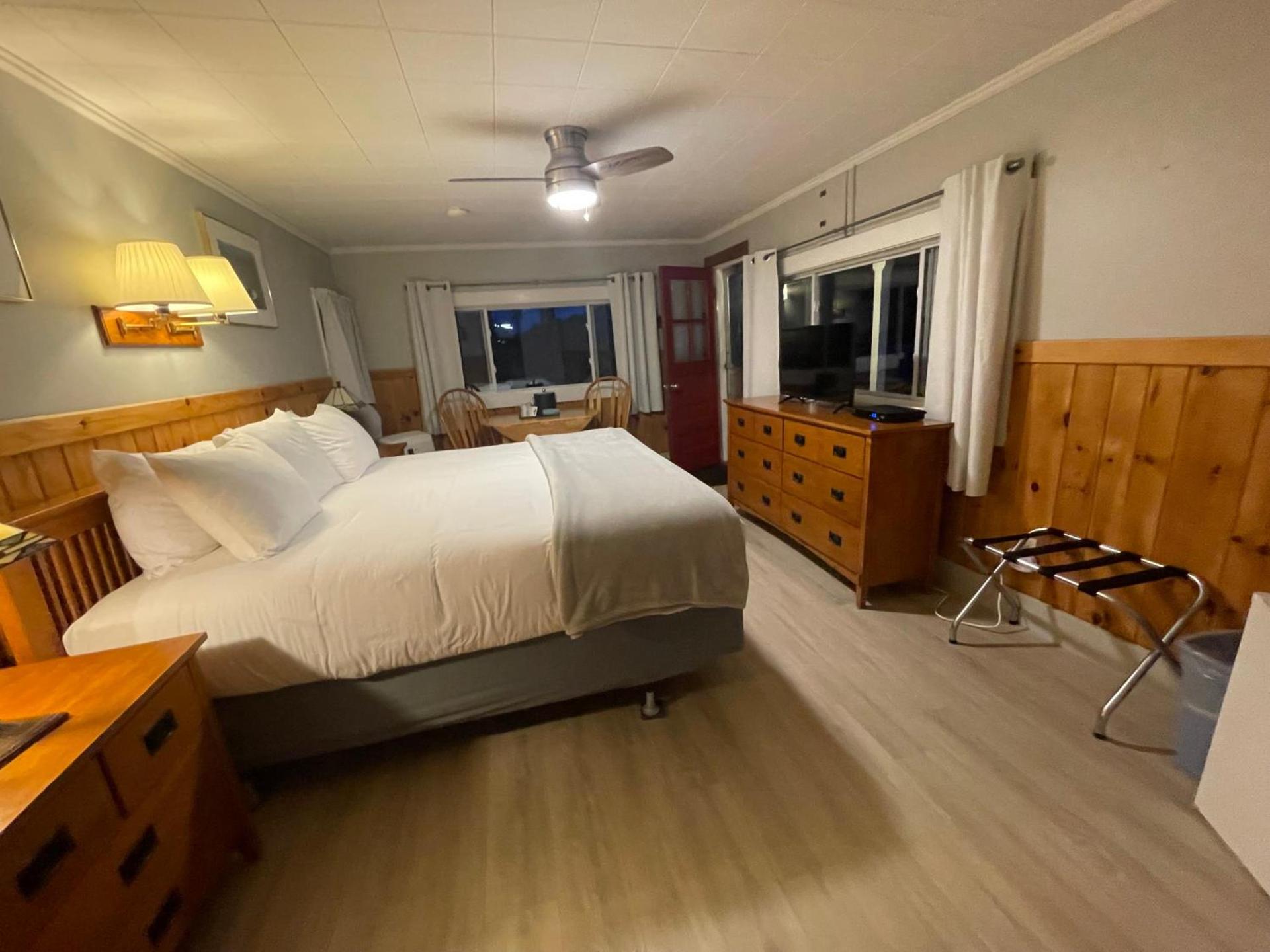 Kennebunkport Motor Lodge photo 41