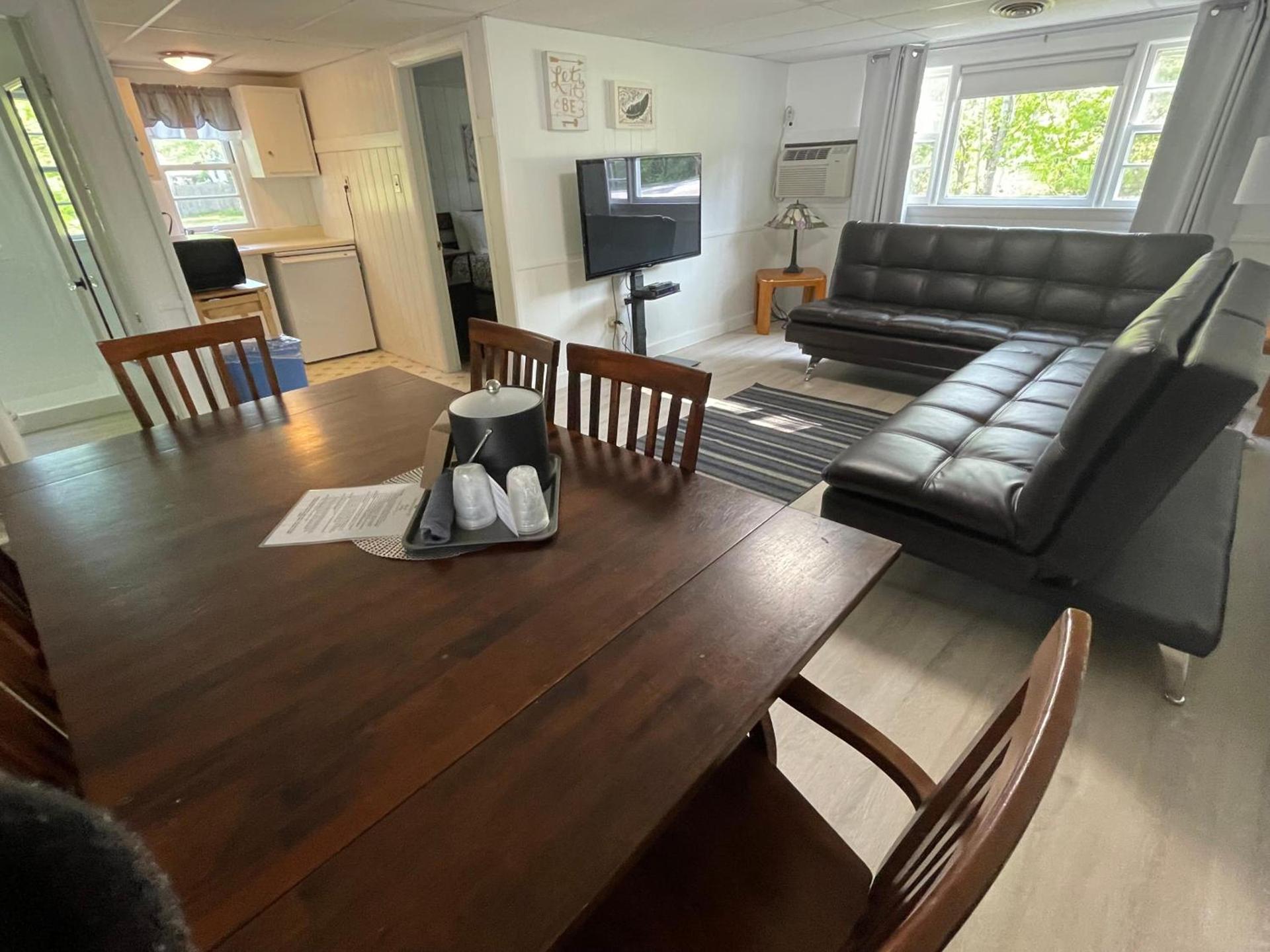 Kennebunkport Motor Lodge photo 40