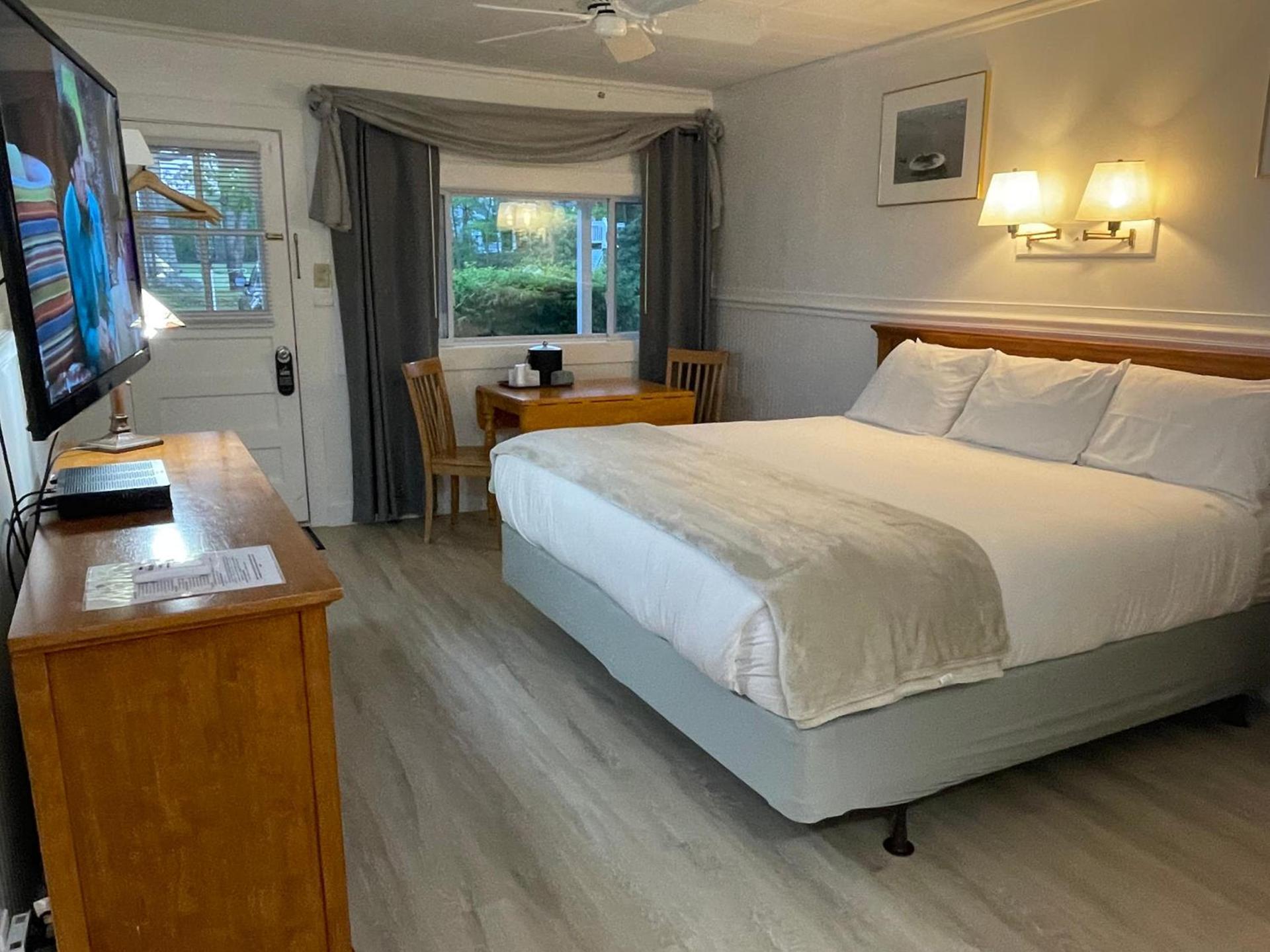 Kennebunkport Motor Lodge photo 61