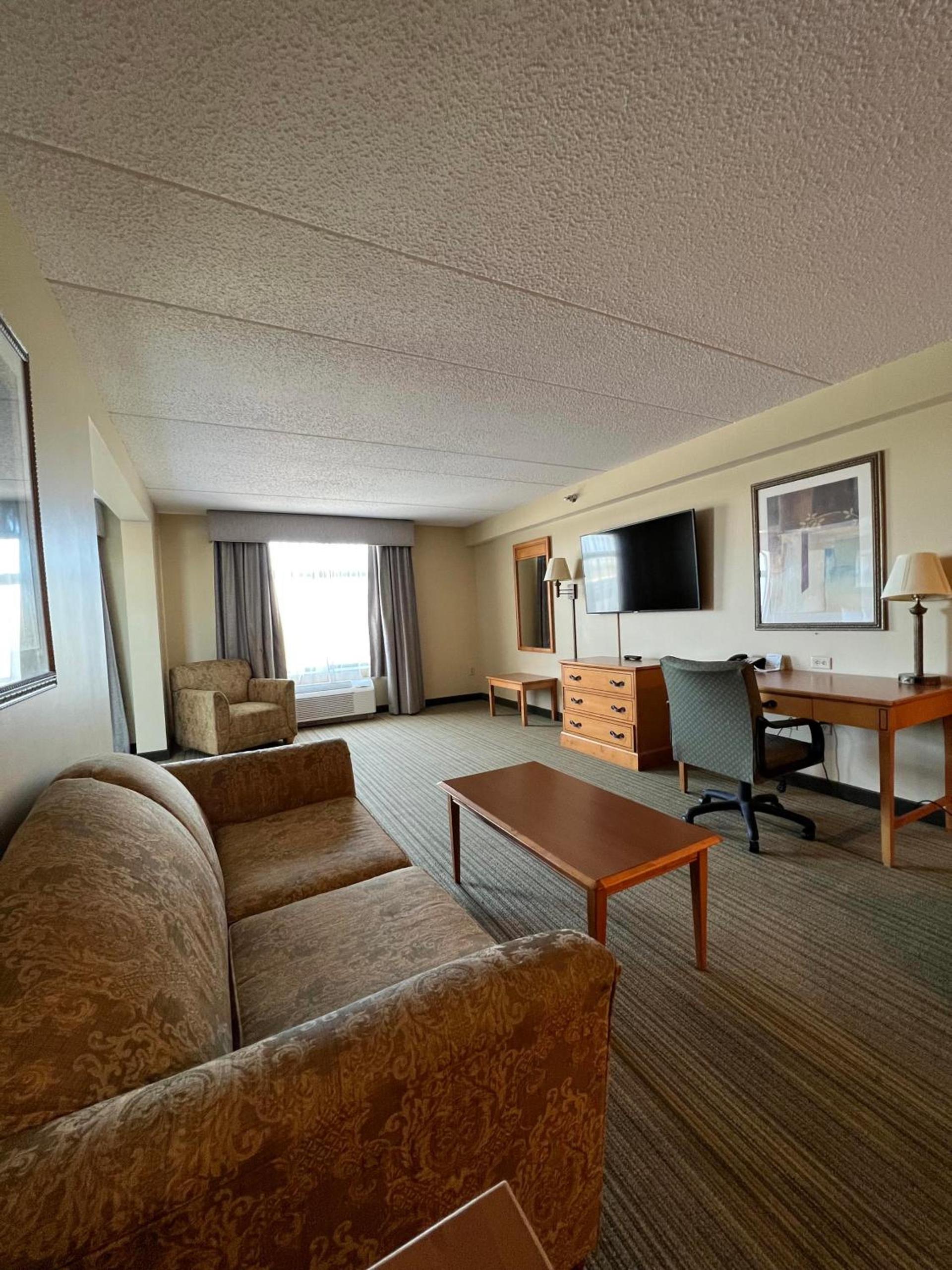 Wingate by Wyndham Coon Rapids photo 52