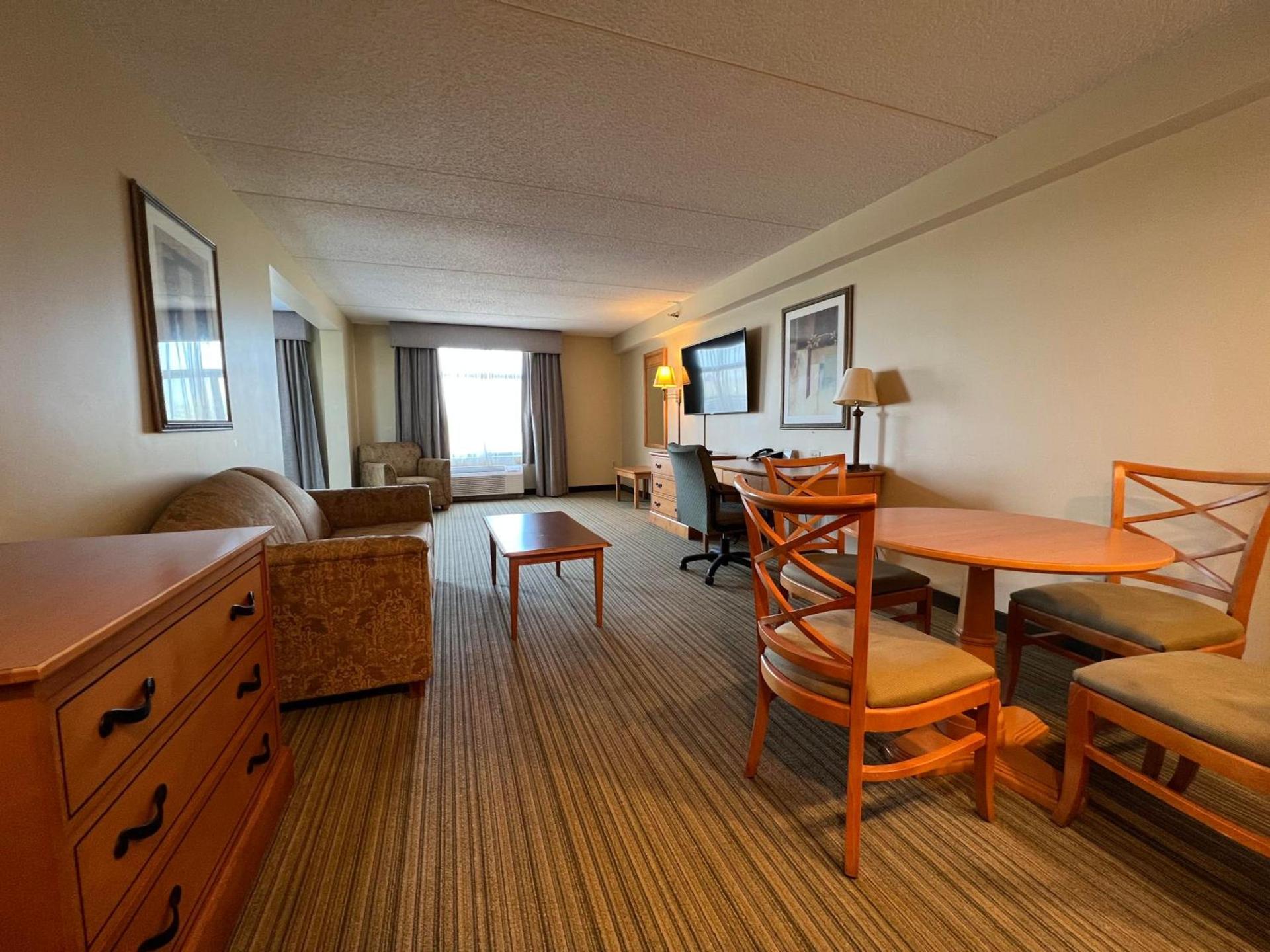 Wingate by Wyndham Coon Rapids photo 49