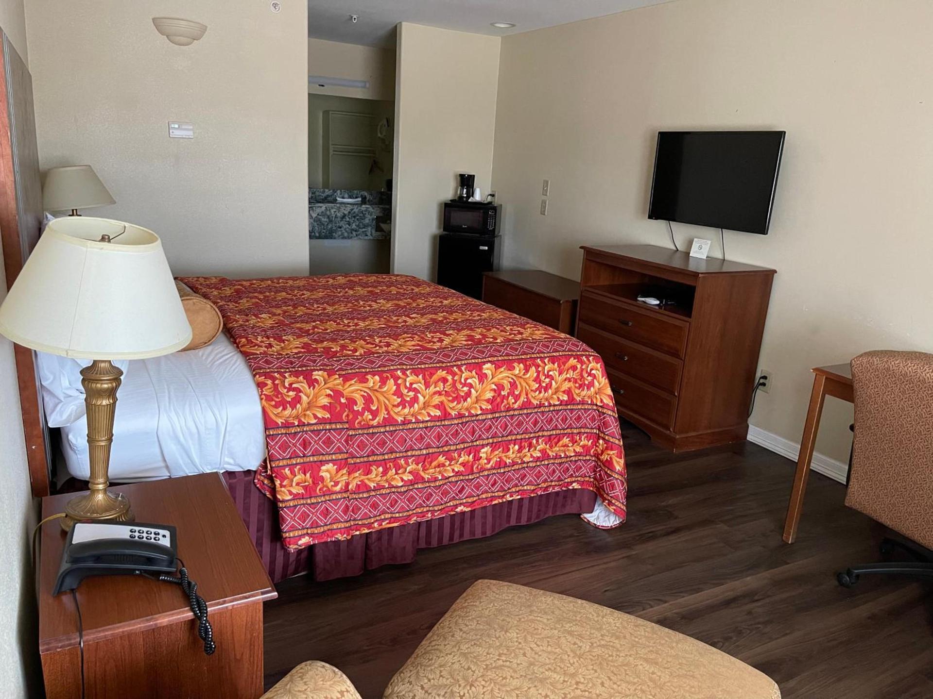 Riviera Inn and Suites photo 7