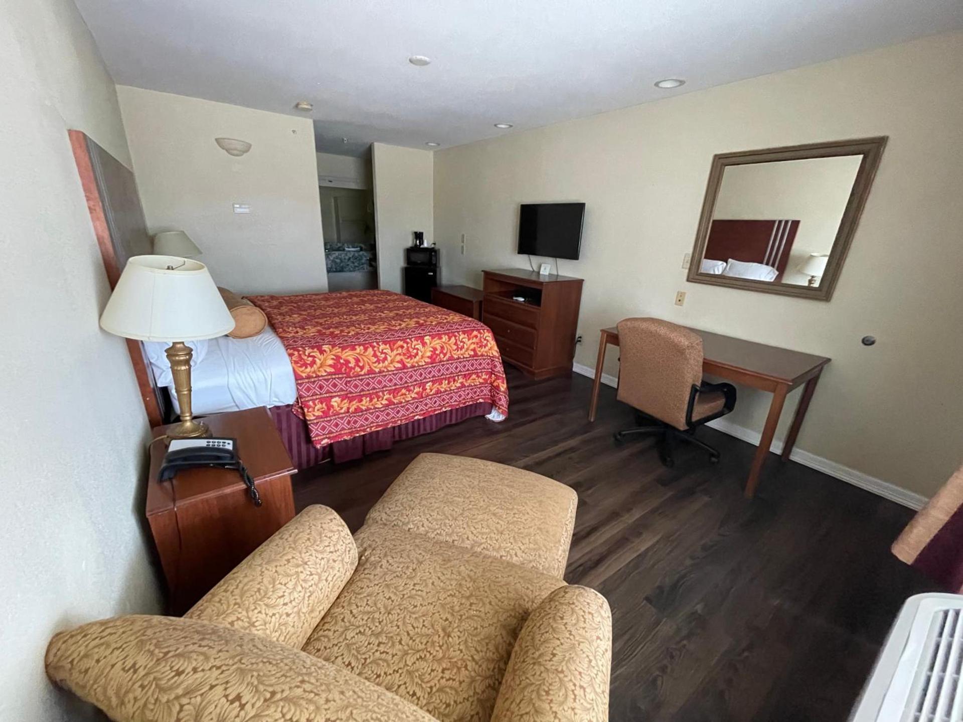 Riviera Inn and Suites photo 8