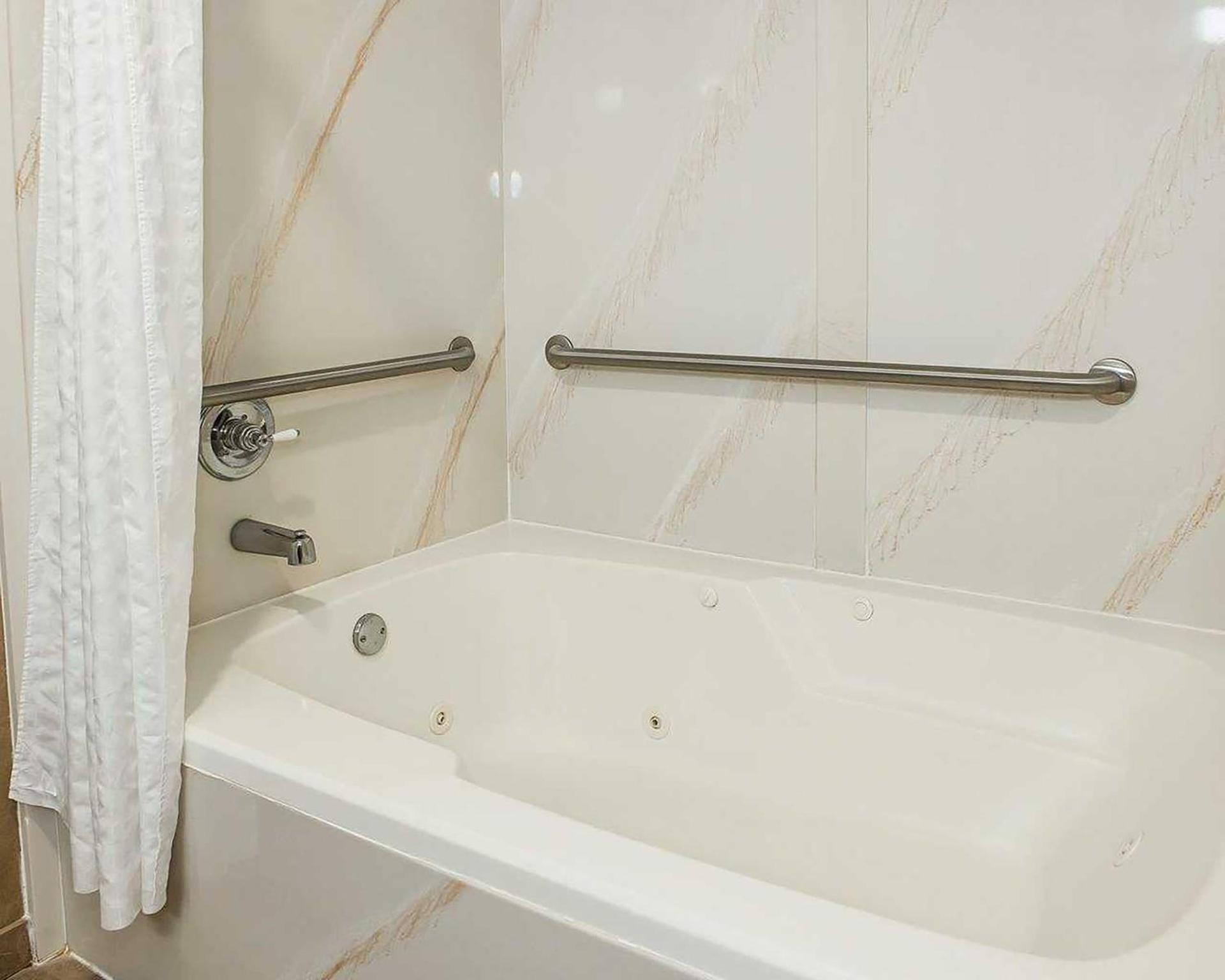 Comfort Inn Edinburgh - Columbus photo 50