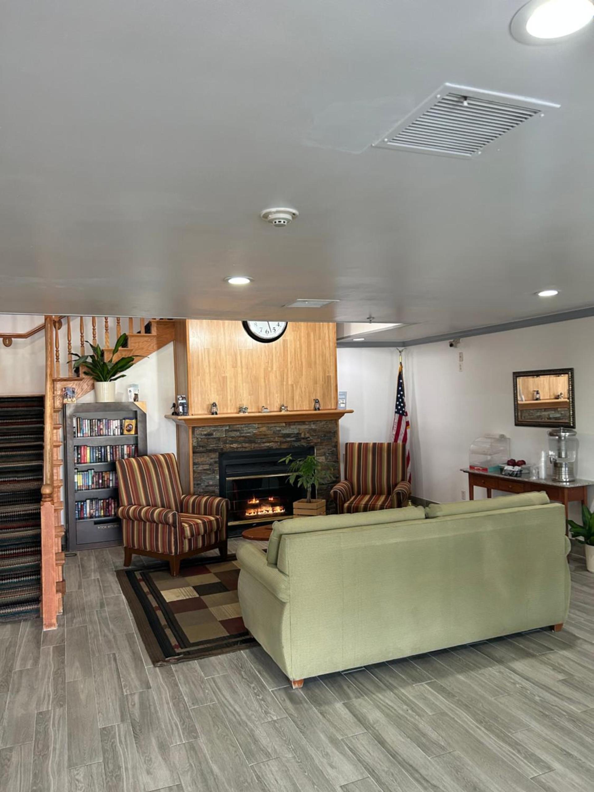 Country Inn & Suites by Radisson, Grand Rapids Airport, MI photo 59