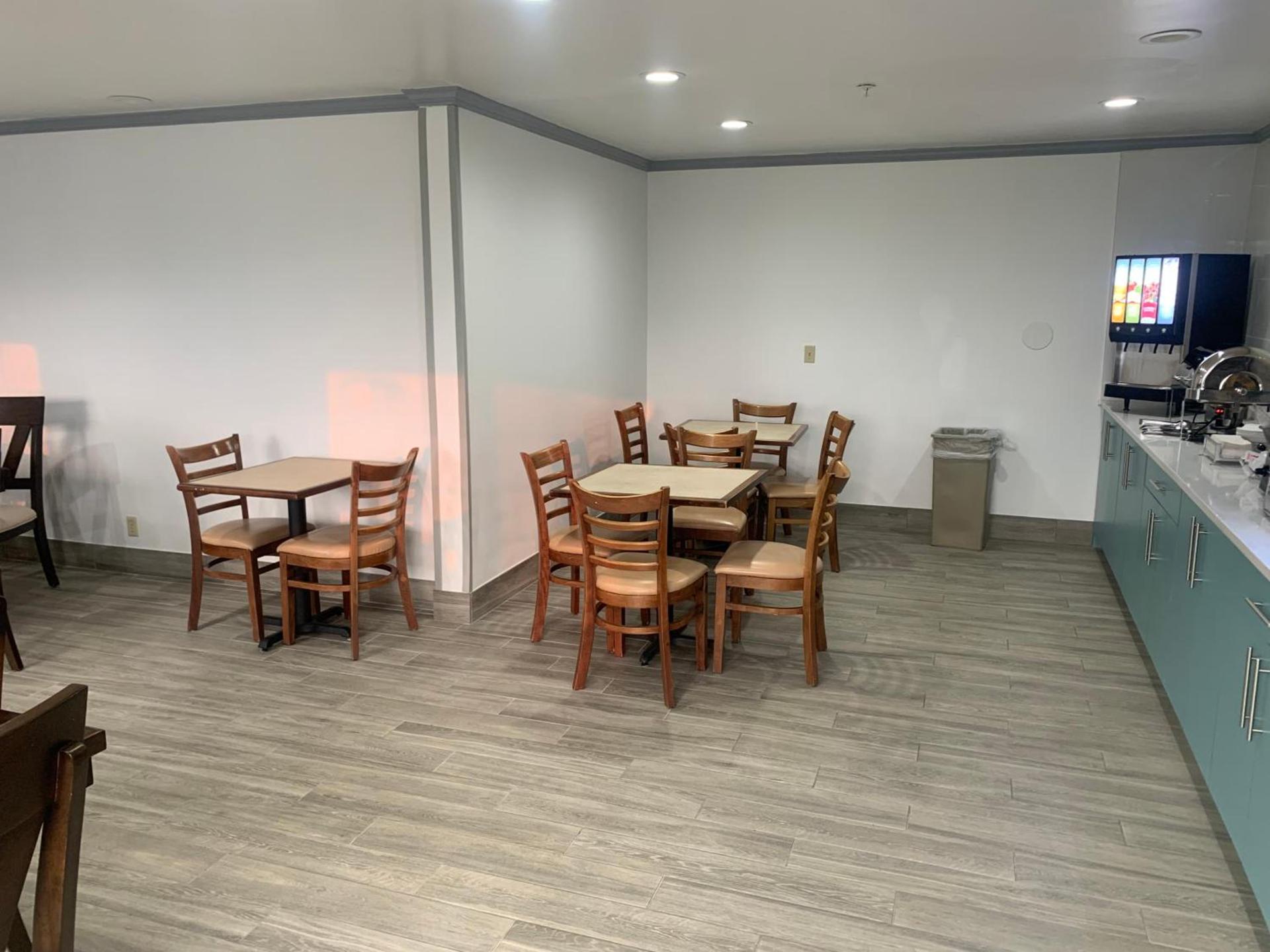 Country Inn & Suites by Radisson, Grand Rapids Airport, MI photo 65