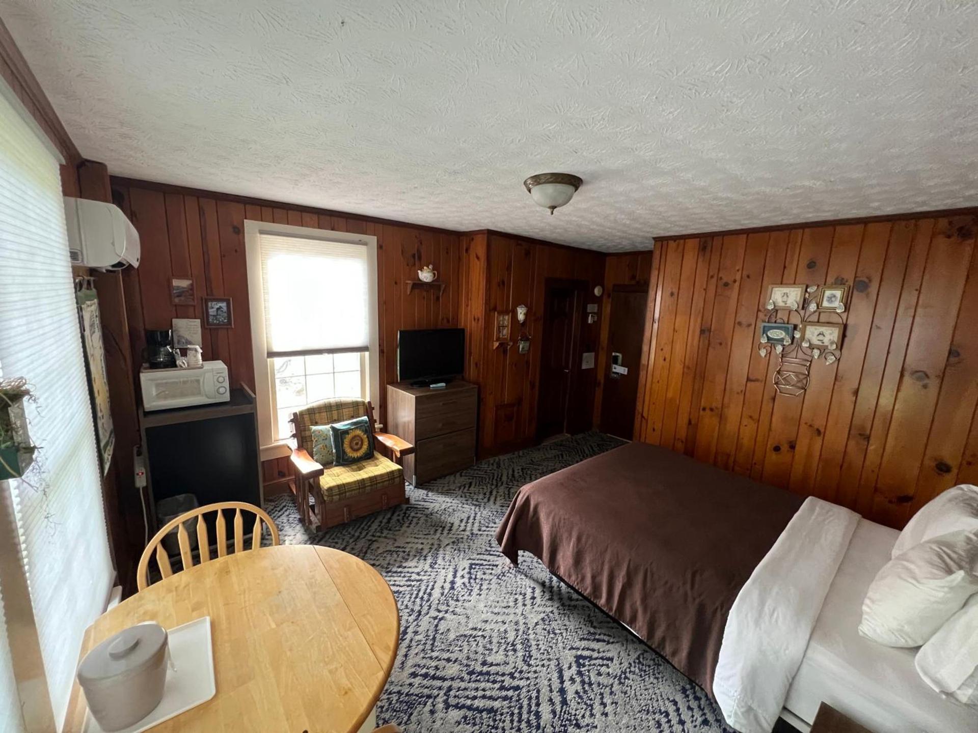 Smoky Falls Lodge photo 25