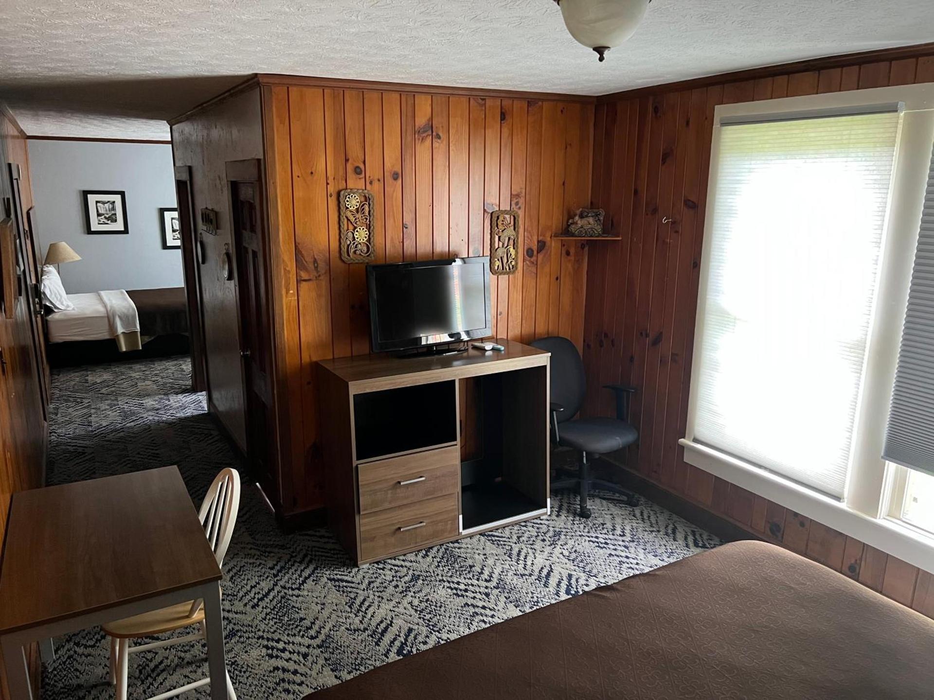 Smoky Falls Lodge photo 31