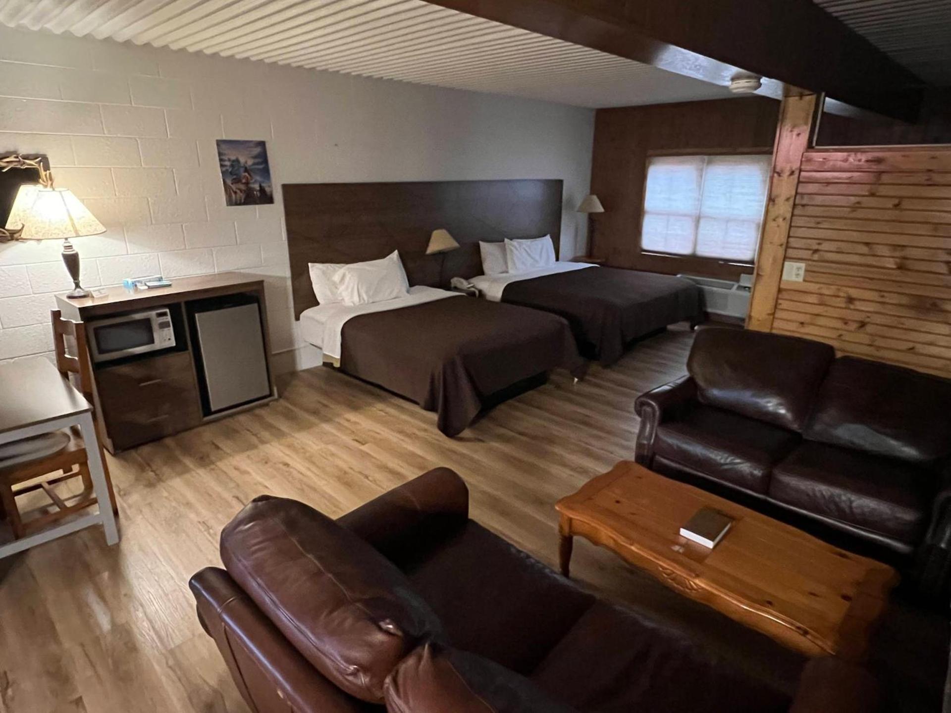 Smoky Falls Lodge photo 33