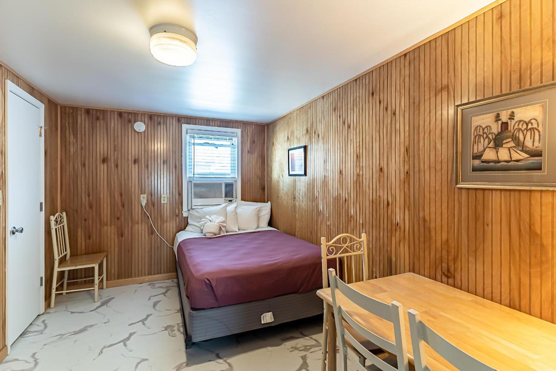 Boardwalk Sand & Surf Beach Hotel Oceanfront photo 19