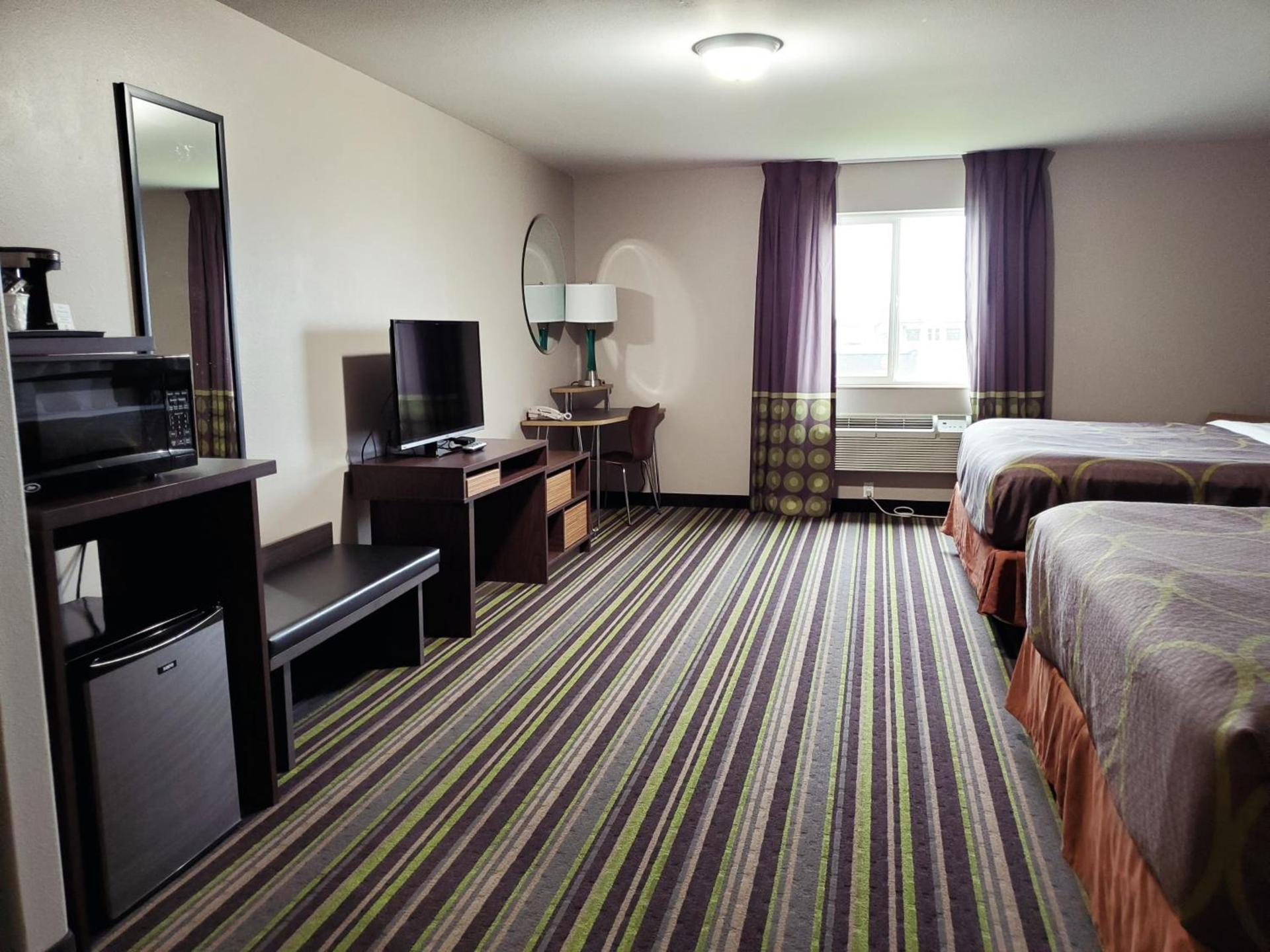 Super 8 by Wyndham Belgrade/Bozeman Airport photo 47