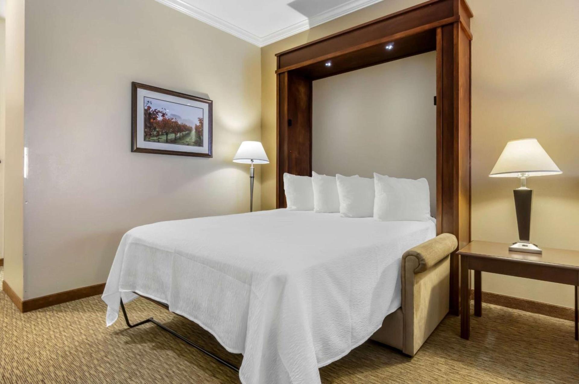 Best Western Plus Grapevine Inn photo 38