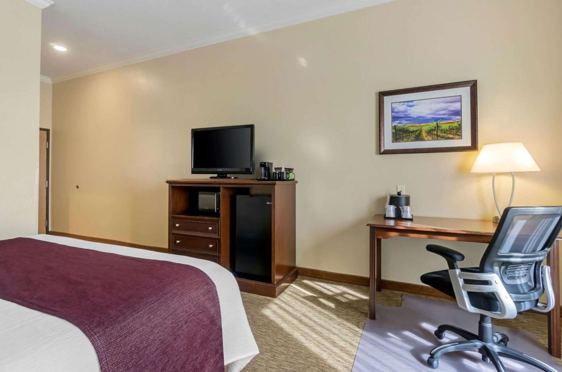 Best Western Plus Grapevine Inn photo 40
