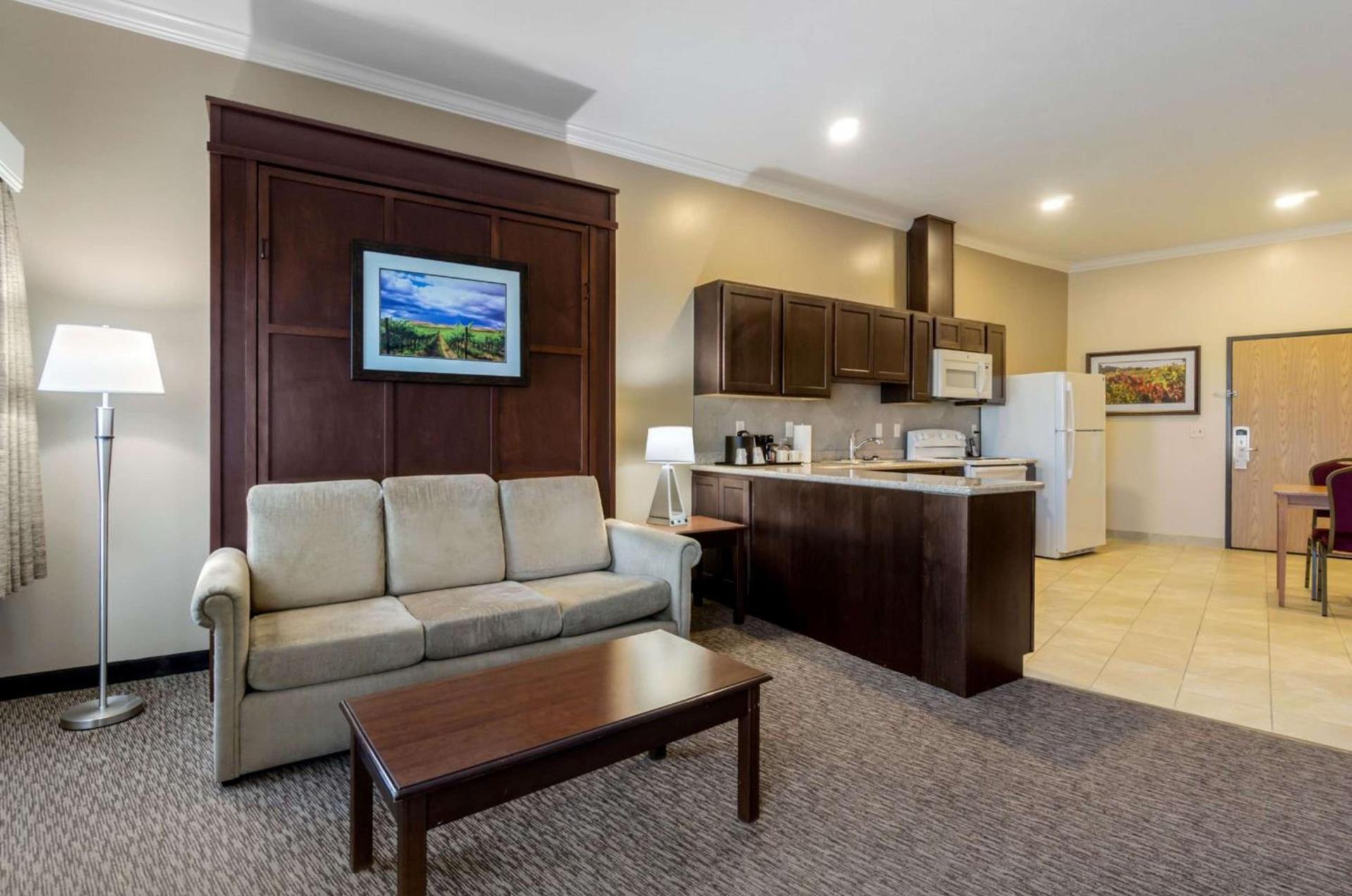 Best Western Plus Grapevine Inn photo 41