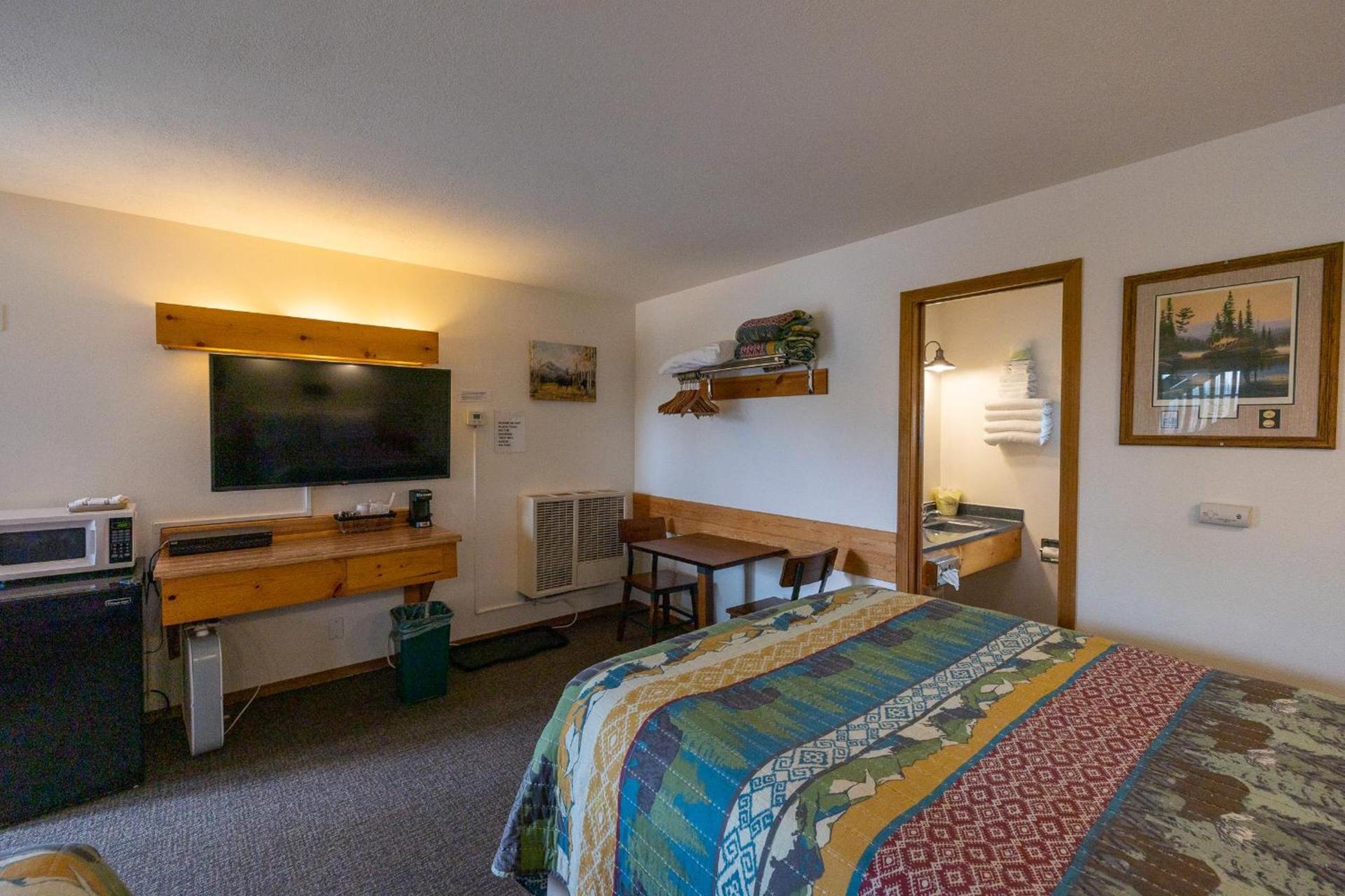 Elk Horn Lodge Motel and Cabins photo 33