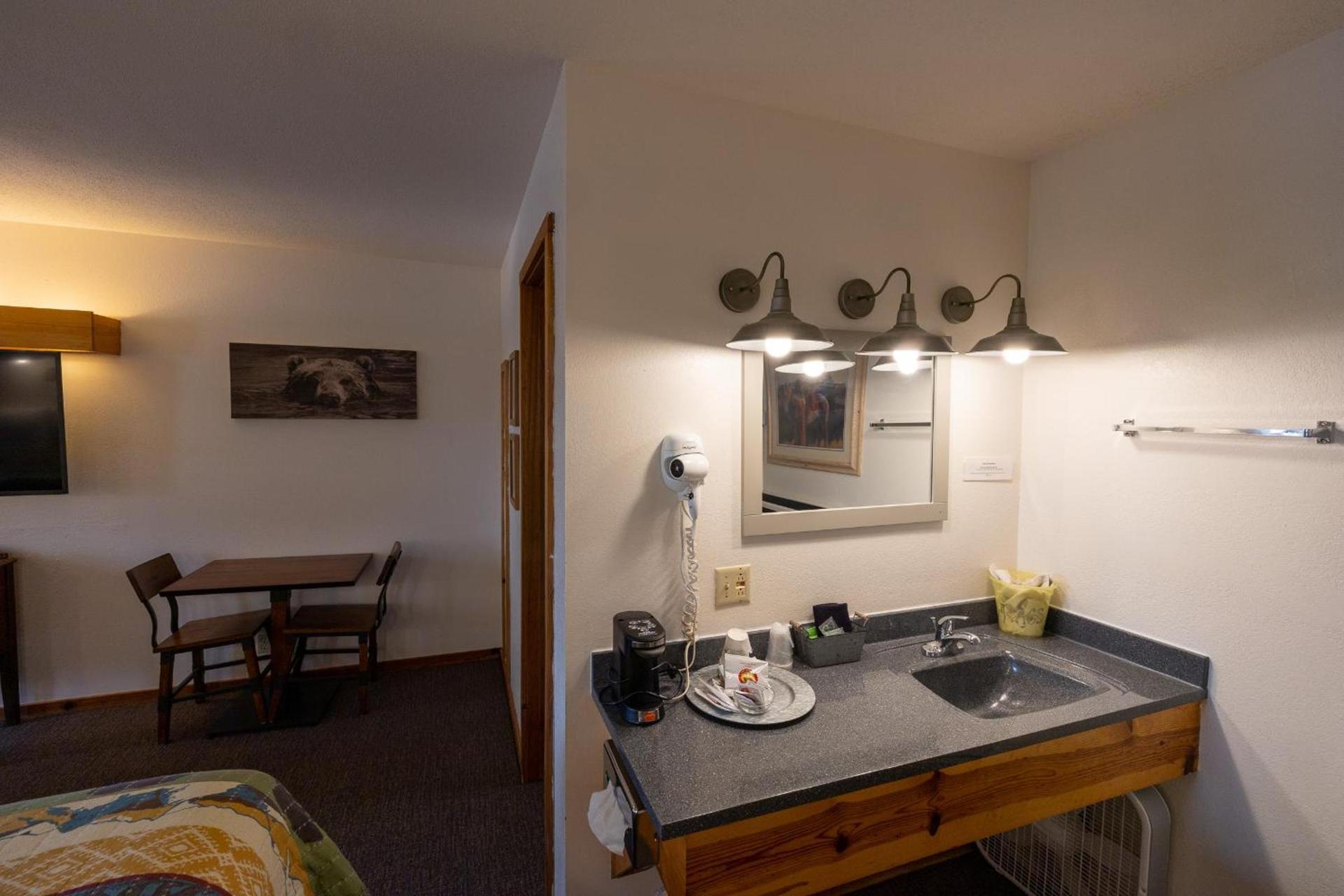 Elk Horn Lodge Motel and Cabins photo 38