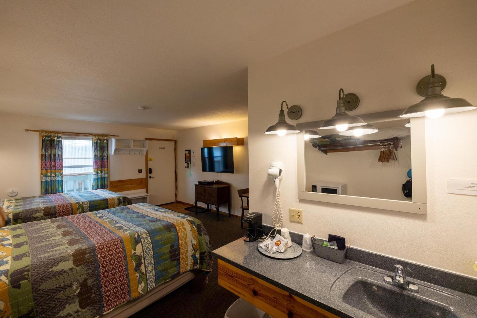 Elk Horn Lodge Motel and Cabins photo 42