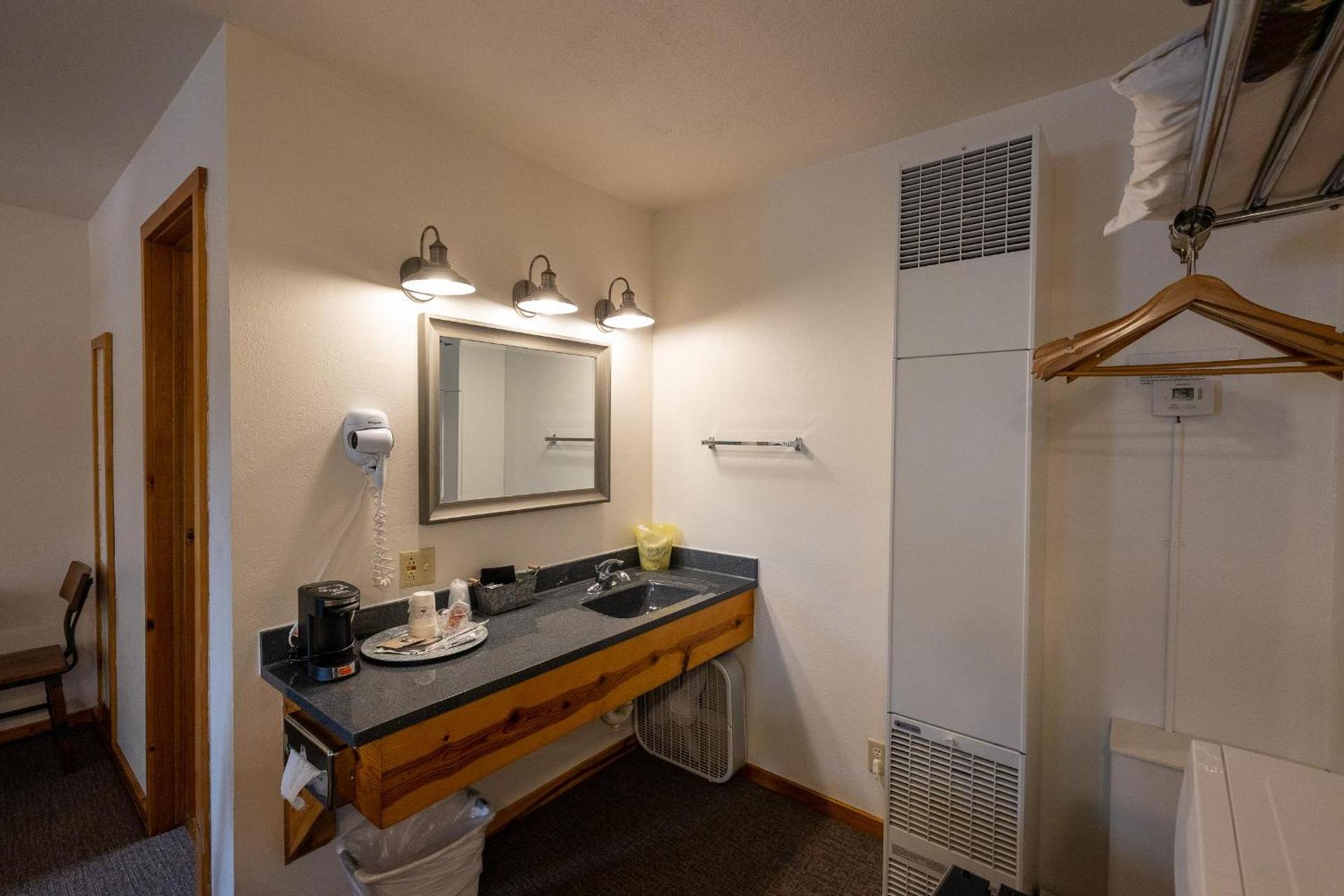 Elk Horn Lodge Motel and Cabins photo 56