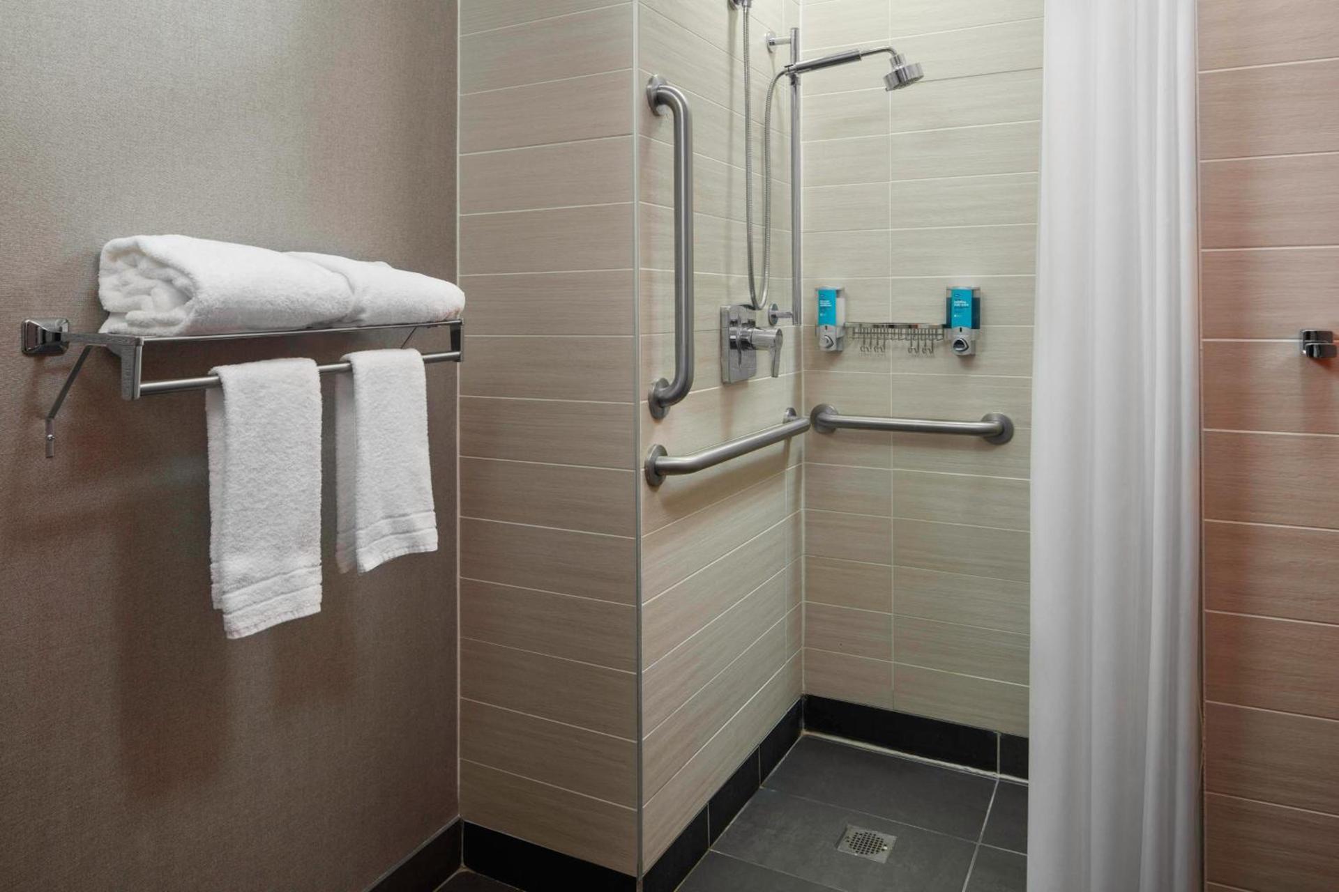Aloft by Marriott Buffalo Airport photo 7