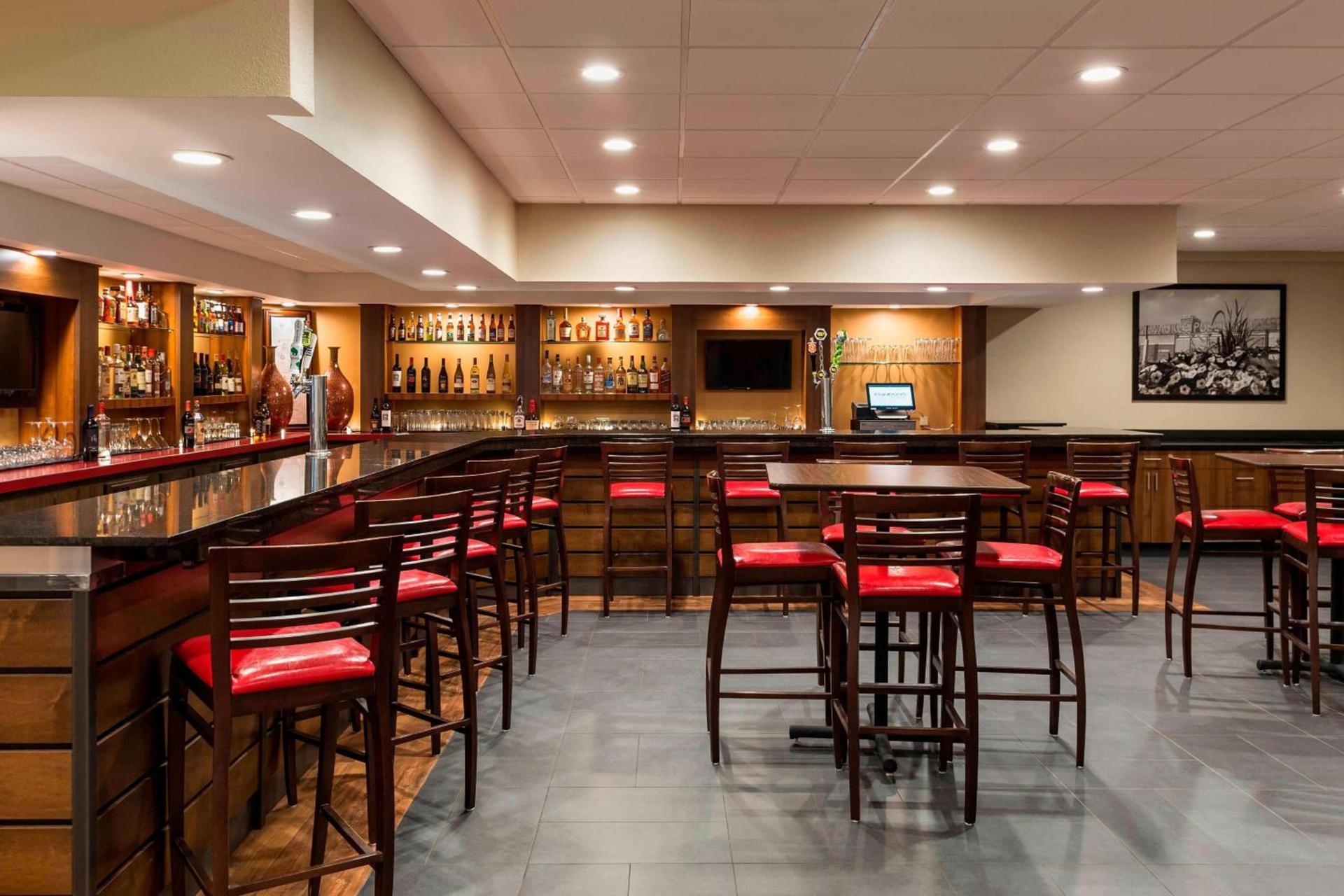 Royle Hotel Milwaukee Airport photo 16