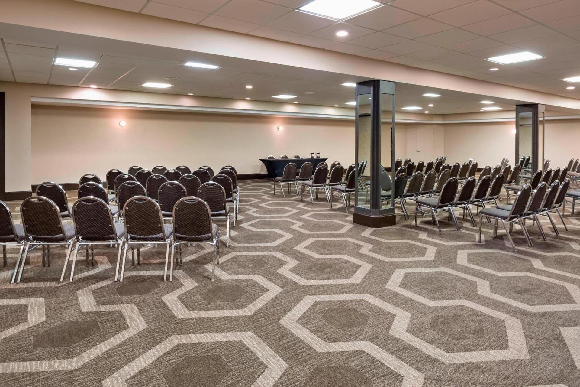 Royle Hotel Milwaukee Airport photo 23