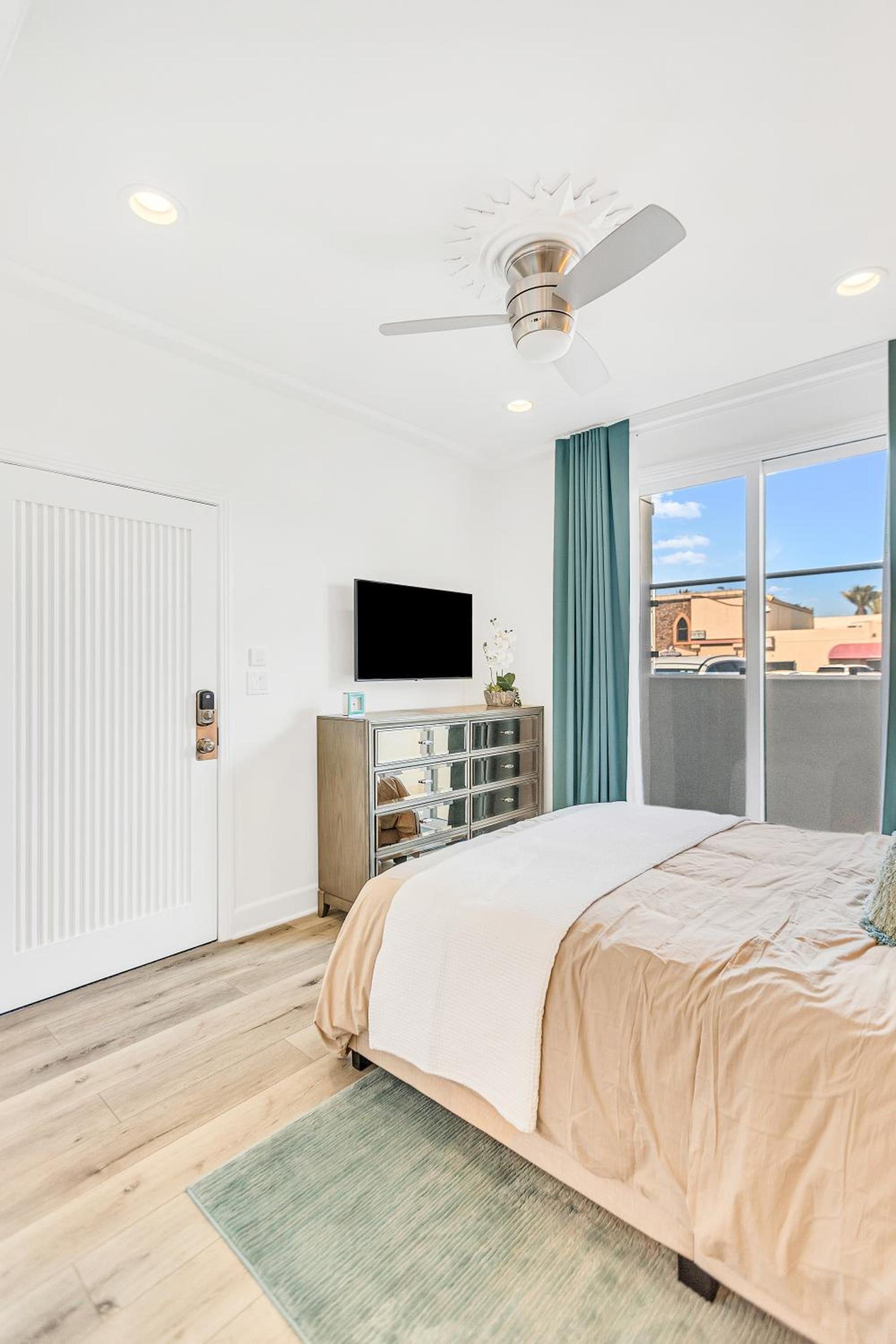 SW Beach Hotel photo 91