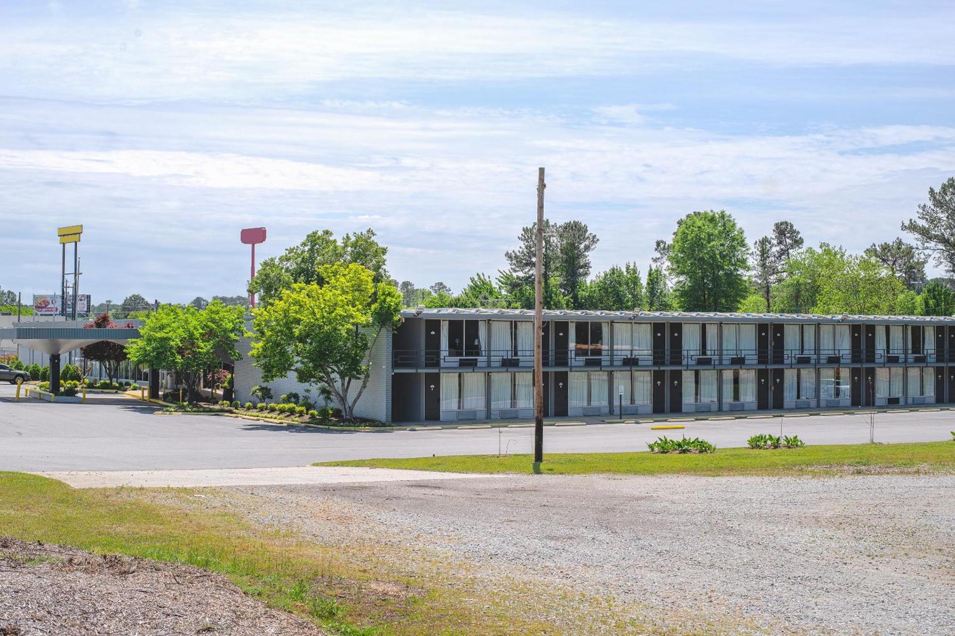 Masters Inn Selma Smithfield I-95 By OYO photo 2