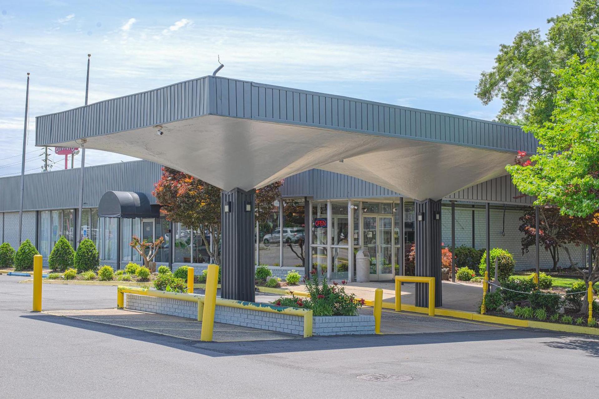 Masters Inn Selma Smithfield I-95 By OYO — hotel in Selma