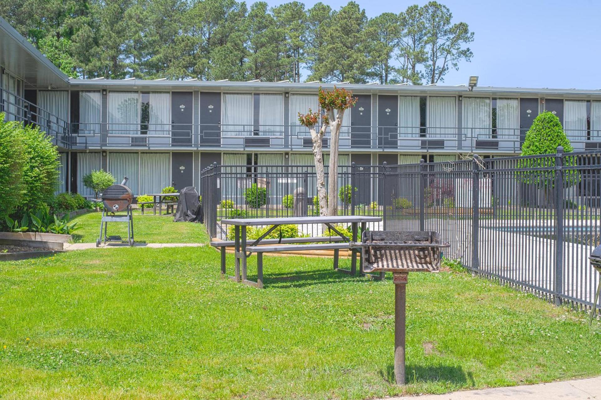 Masters Inn Selma Smithfield I-95 By OYO photo 25