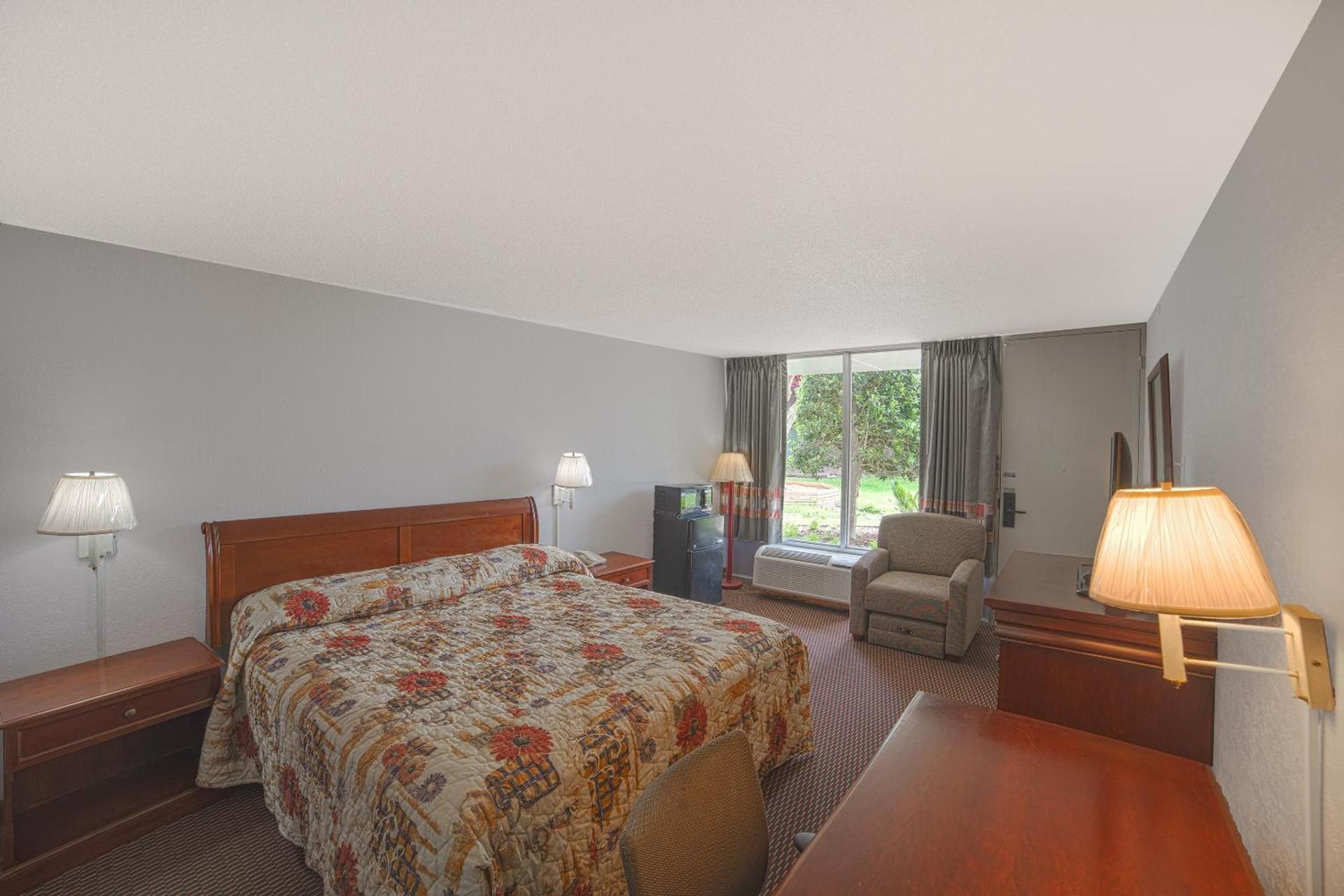 Masters Inn Selma Smithfield I-95 By OYO photo 41