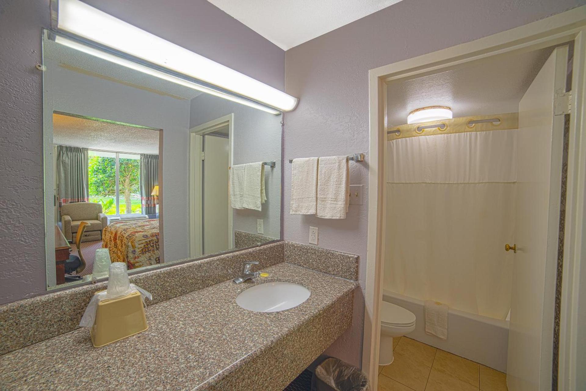 Masters Inn Selma Smithfield I-95 By OYO photo 38