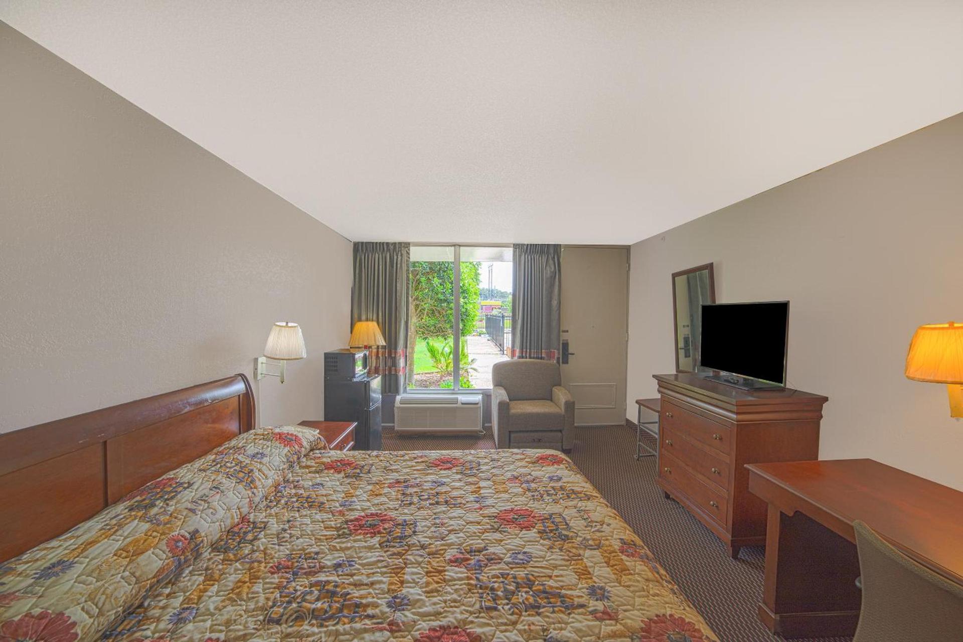 Masters Inn Selma Smithfield I-95 By OYO photo 42