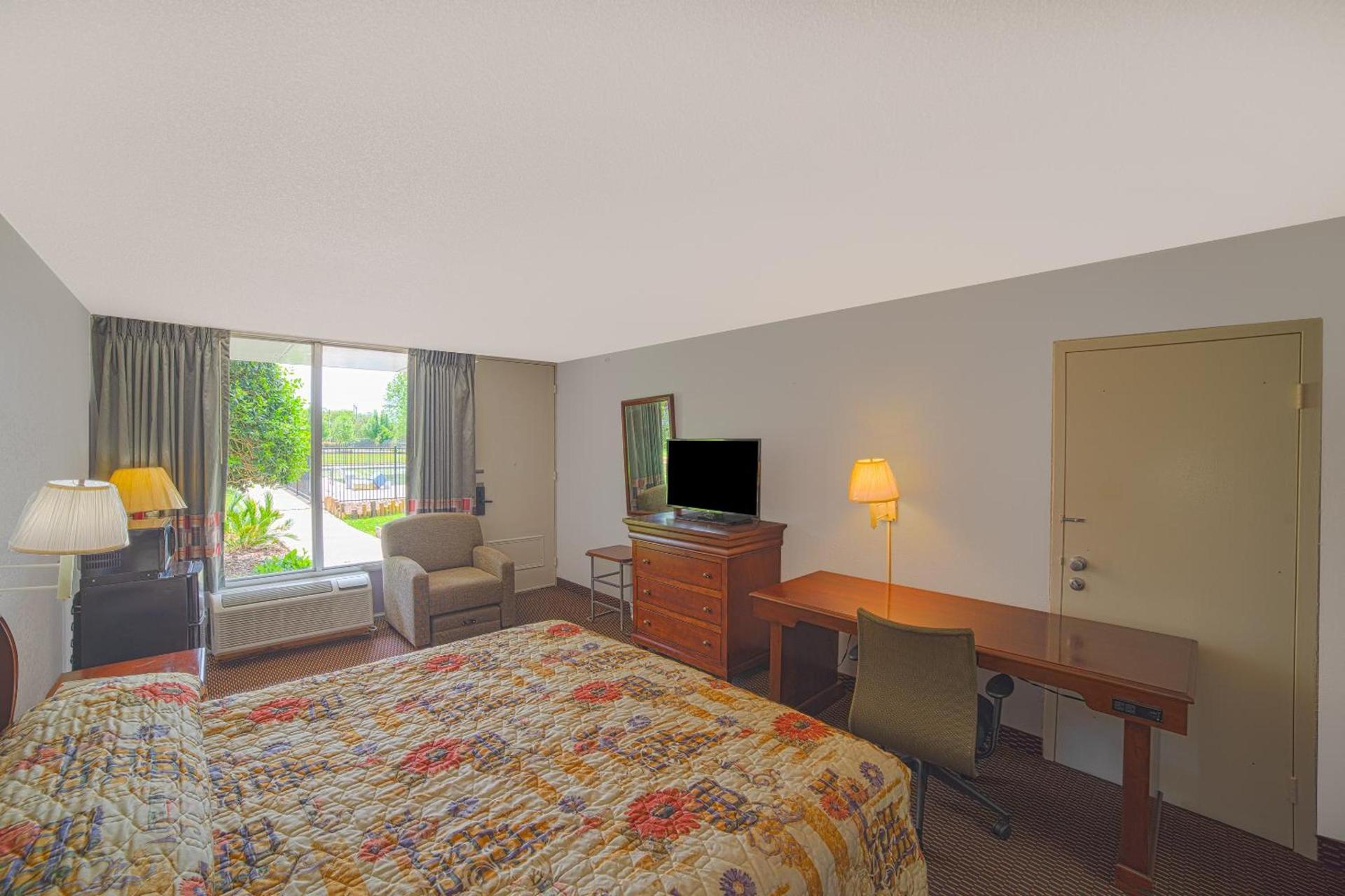 Masters Inn Selma Smithfield I-95 By OYO photo 45