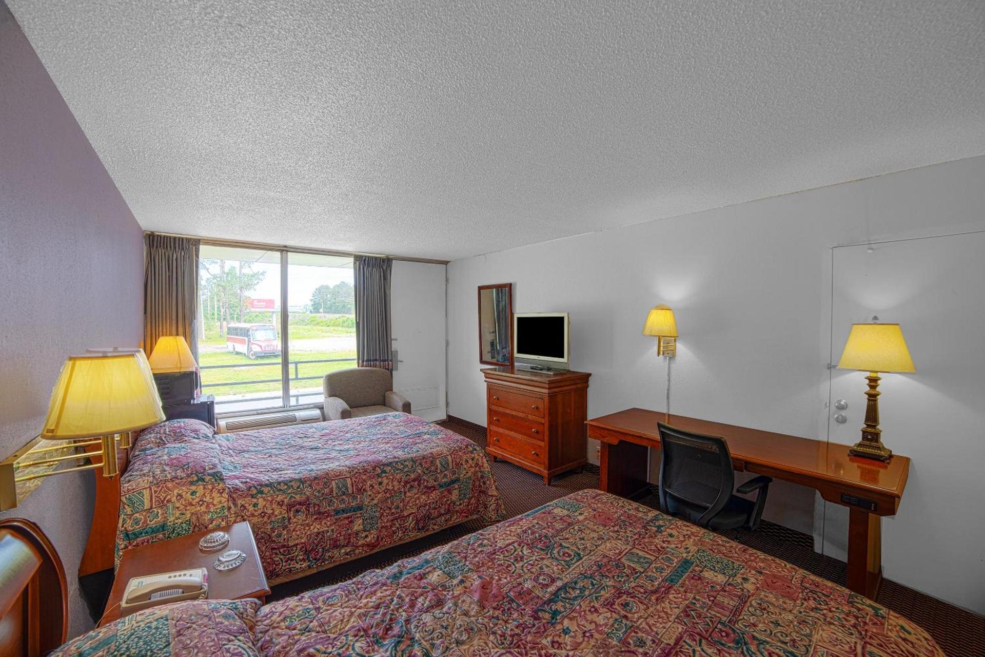 Masters Inn Selma Smithfield I-95 By OYO photo 49