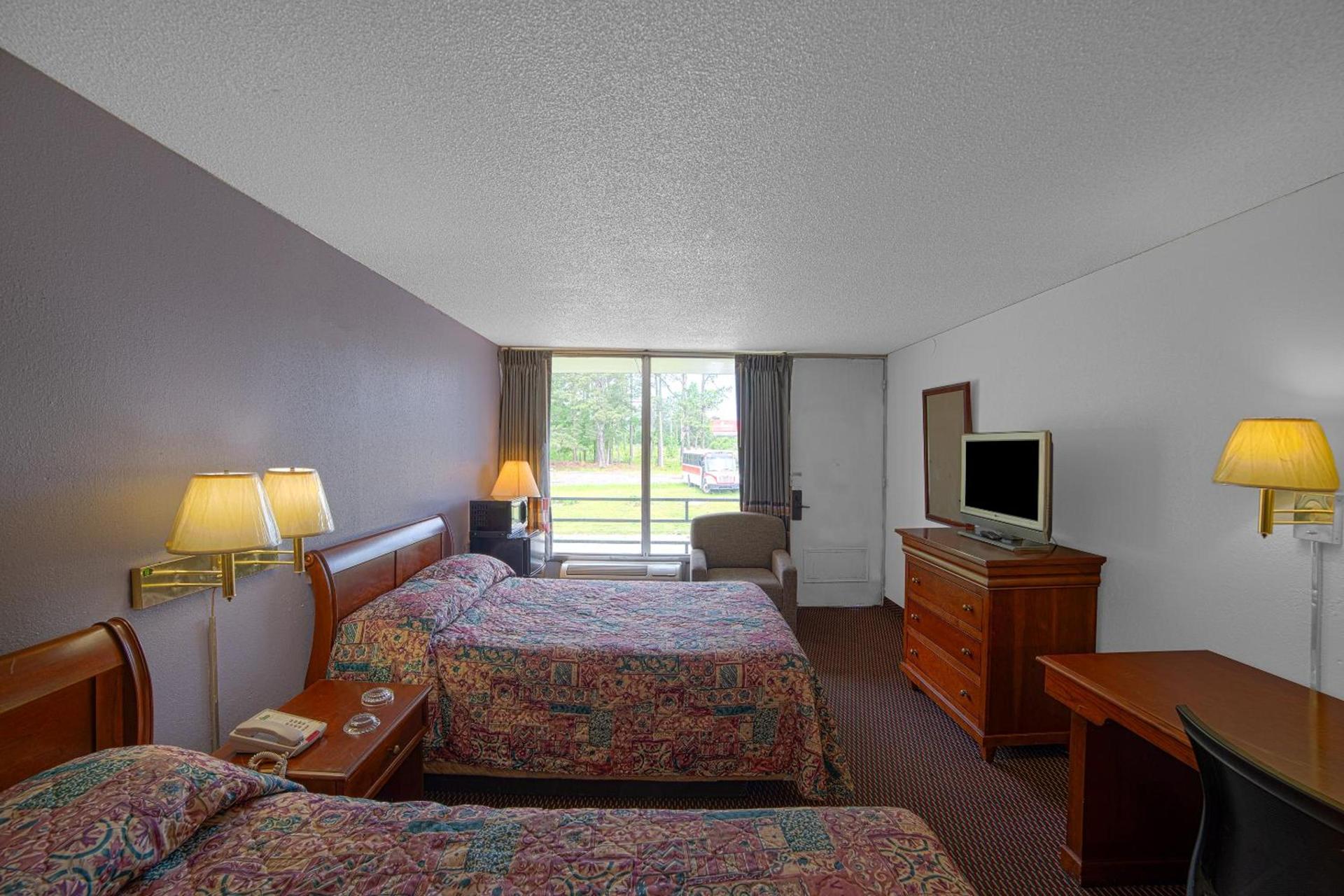 Masters Inn Selma Smithfield I-95 By OYO photo 46