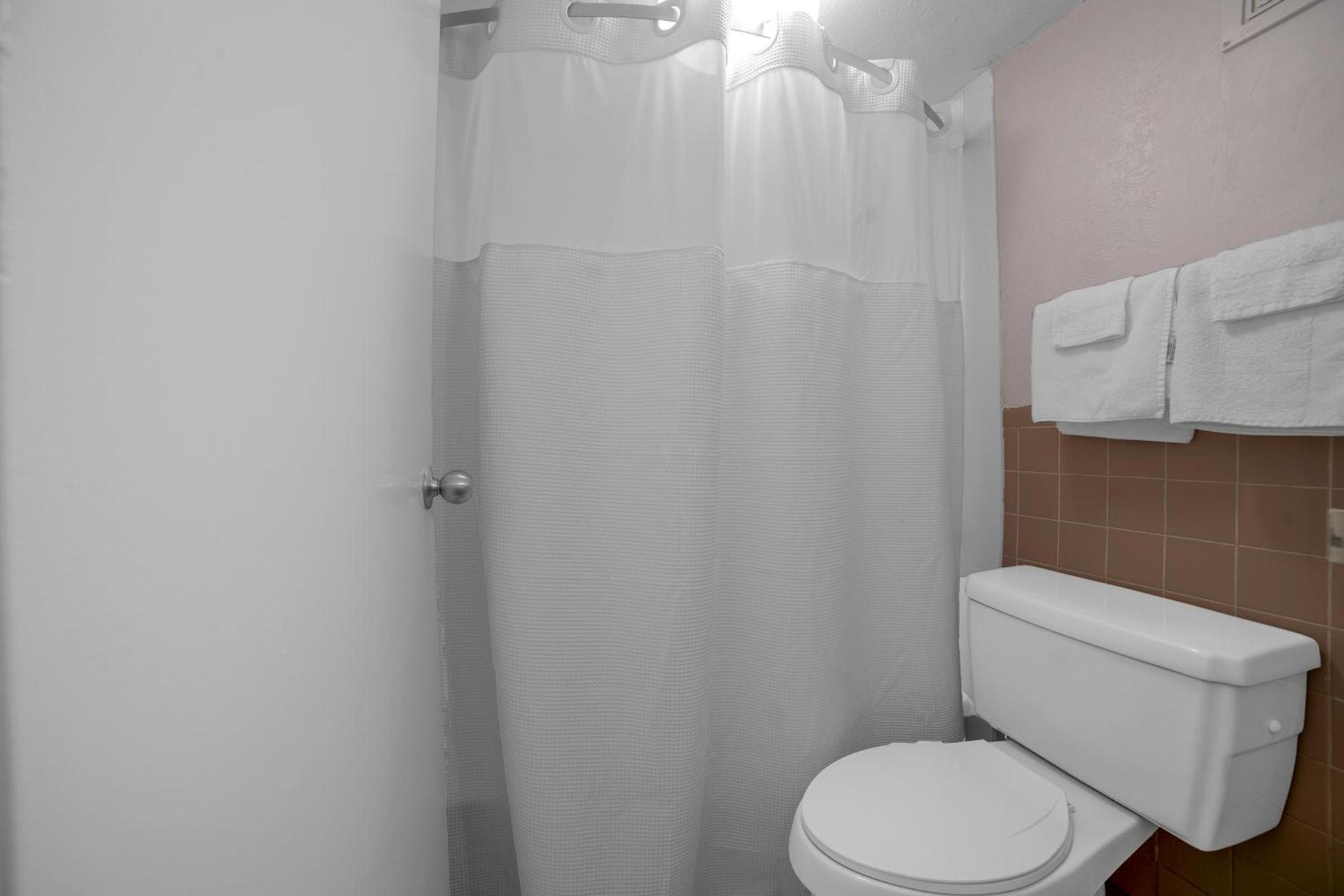 Masters Inn Selma Smithfield I-95 By OYO photo 62