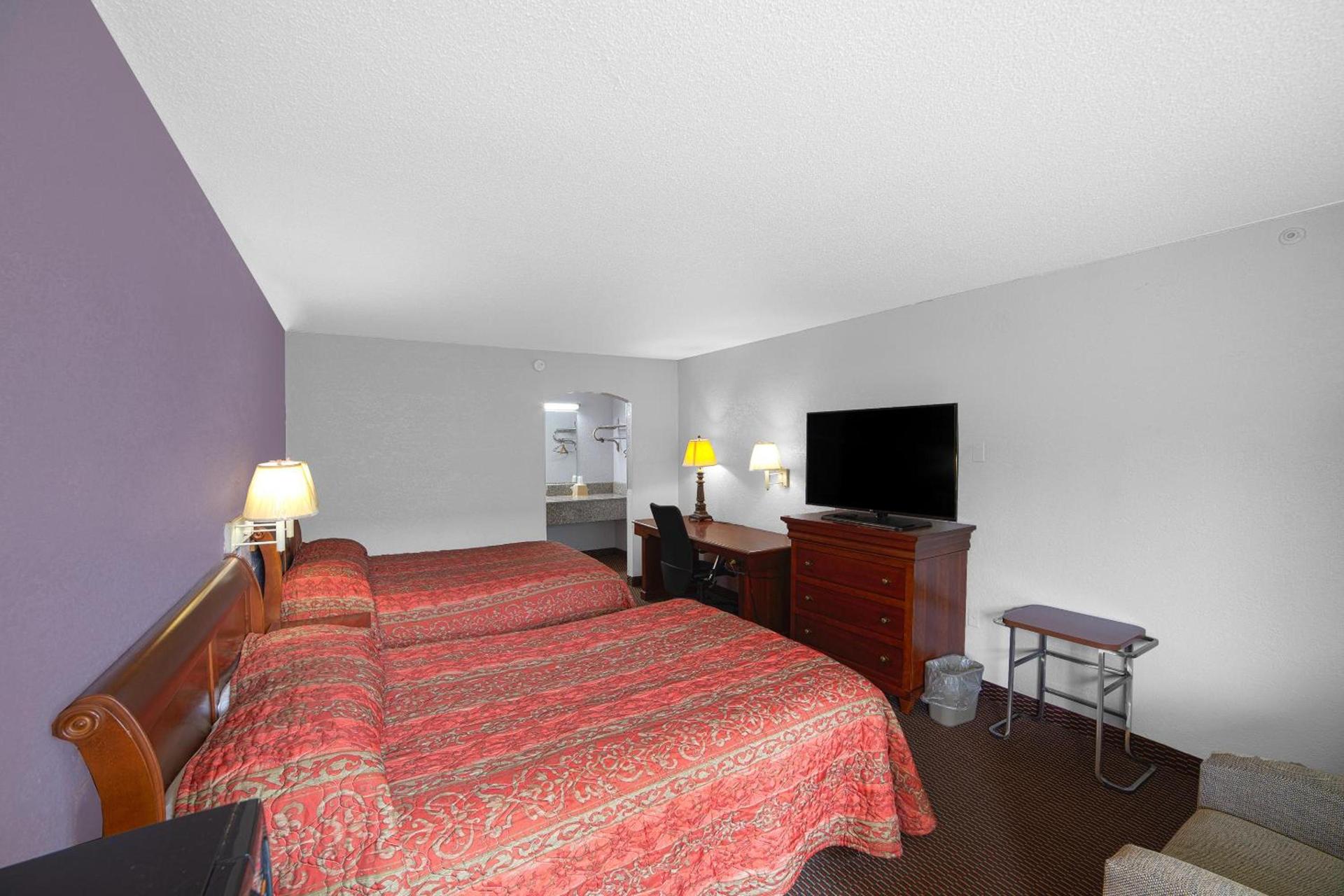 Masters Inn Selma Smithfield I-95 By OYO photo 55